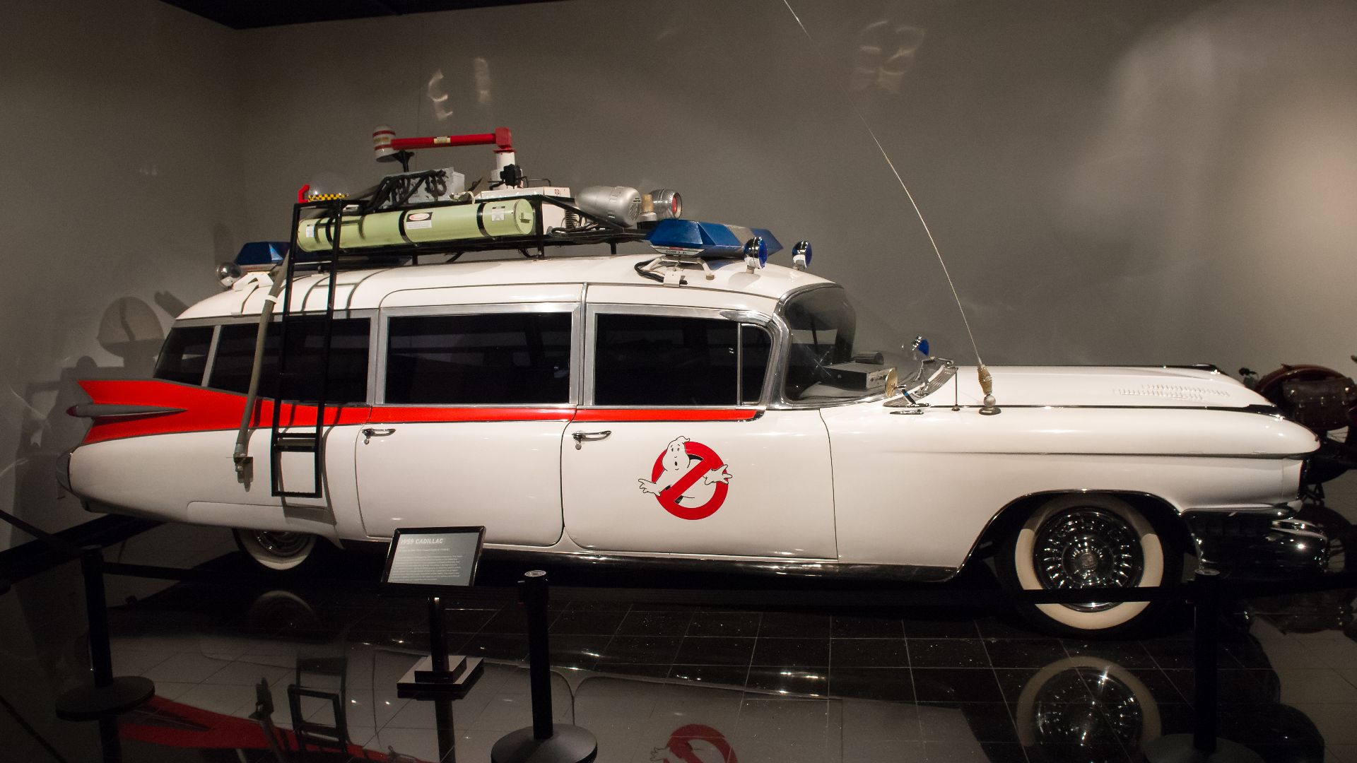 File:1959 Cadillac Ecto-1 (12227773836).jpg