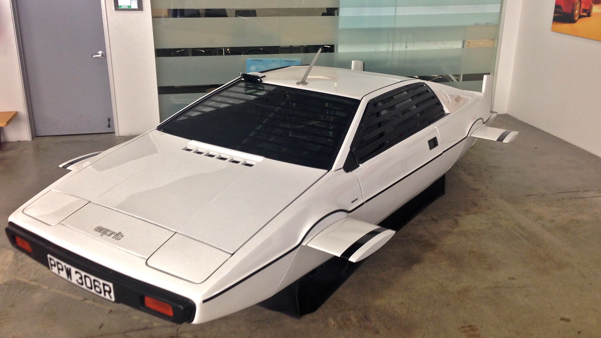 File:James Bond Submarine Car, Stealthy Submarine Cars Should be Electric — no combustion or exhaust (14377039553).jpg