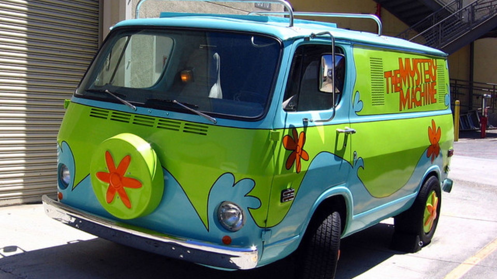 File:The Mystery Machine van @ Universal Studios Hollywood.jpg