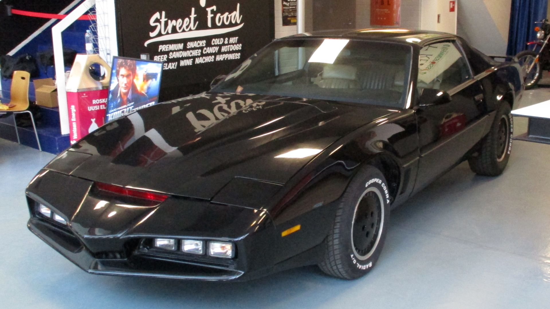 File:KITT (Knight Industries Two Thousand) 01.png