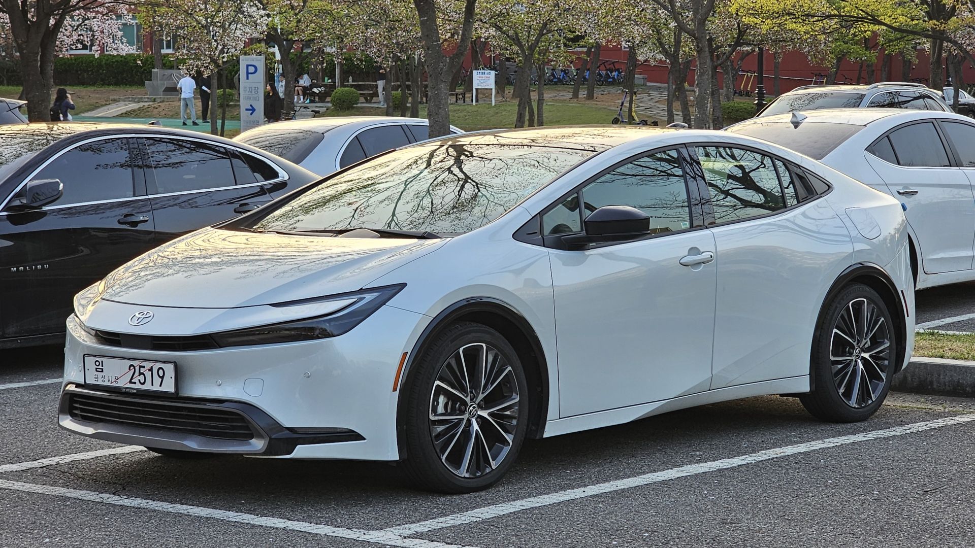 File:Toyota Prius HEV XLE XW60 Platinum White Pearl Mica Test Vehicle (7).jpg