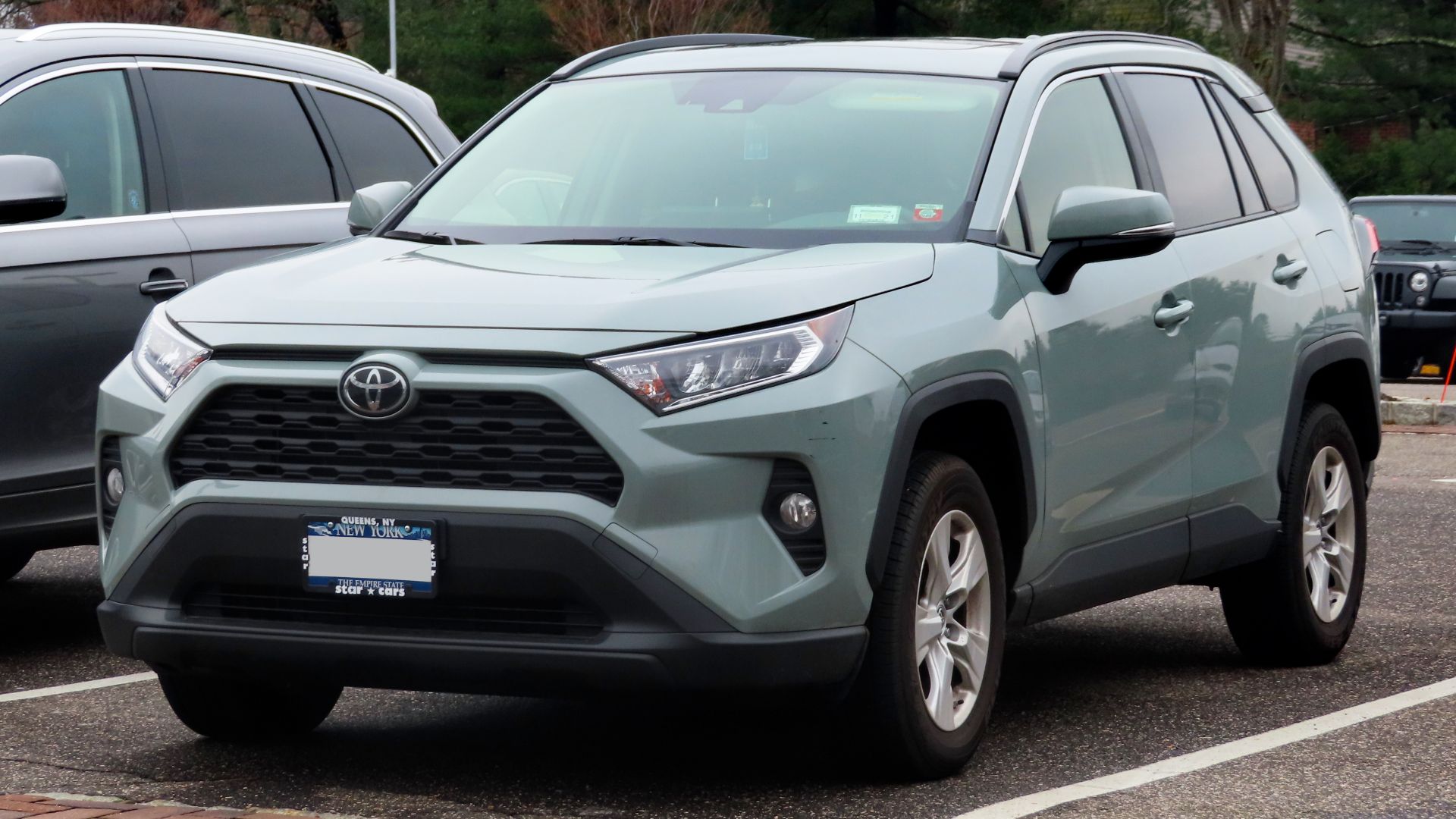 File:2019 Toyota RAV4 XLE AWD, front 12.31.19.jpg