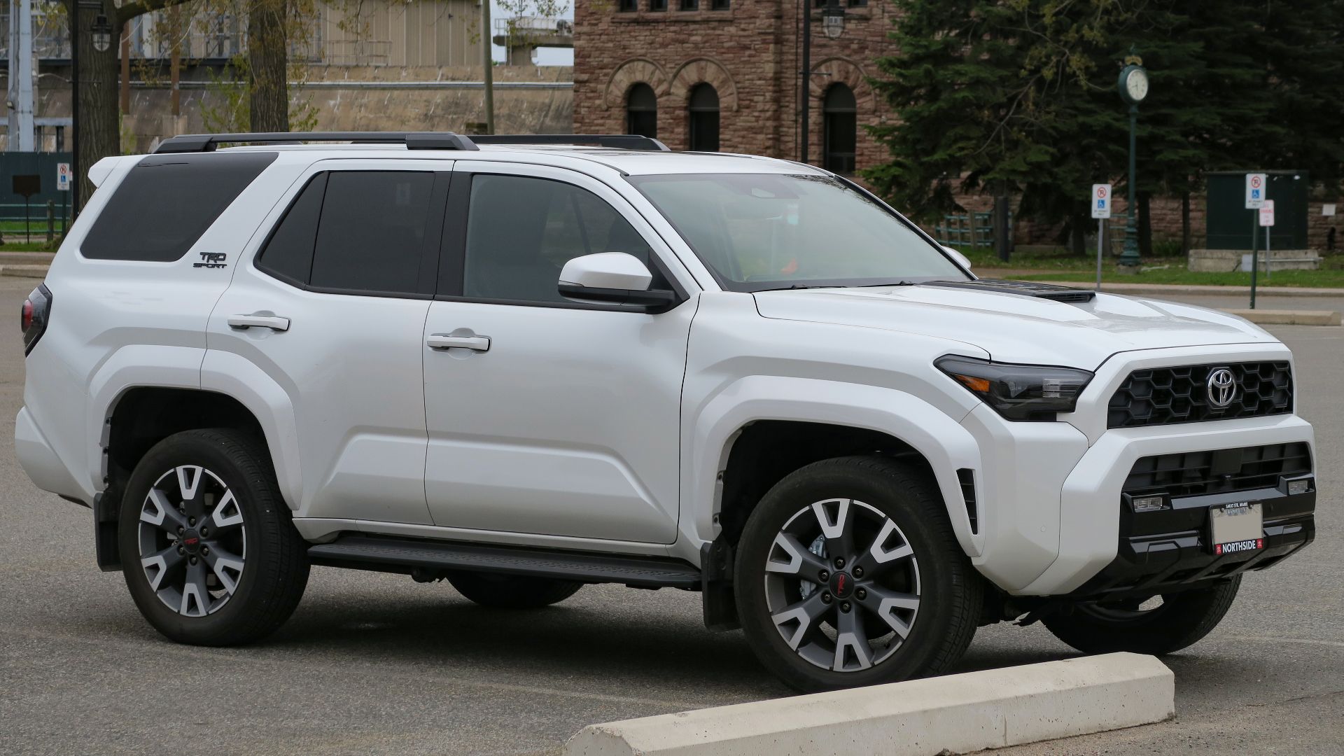 File:2025 Toyota 4Runner TRD Sport in Wind Chill Pearl, front right, 2025-05-18.jpg