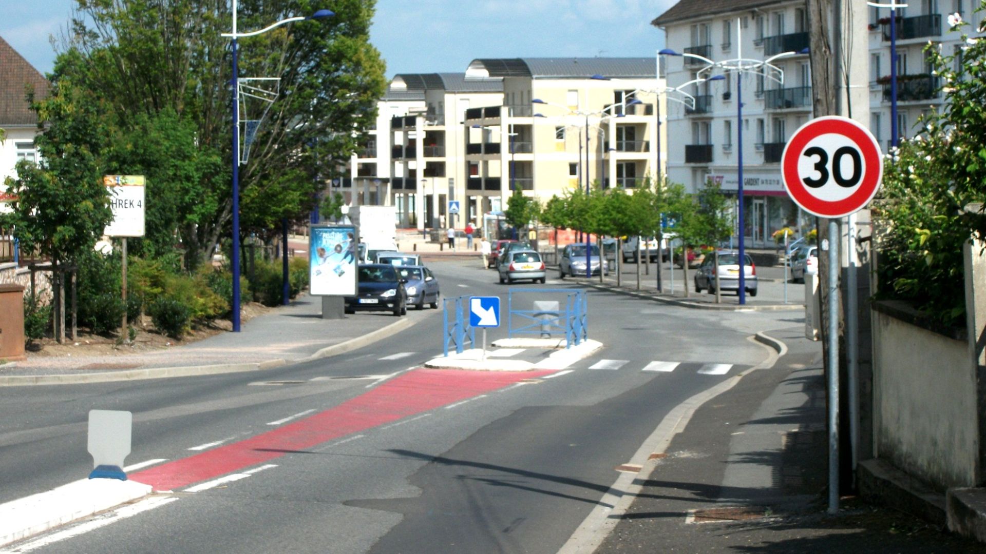 File:D984 03 - Début de limitation à 30 km par heure.jpg