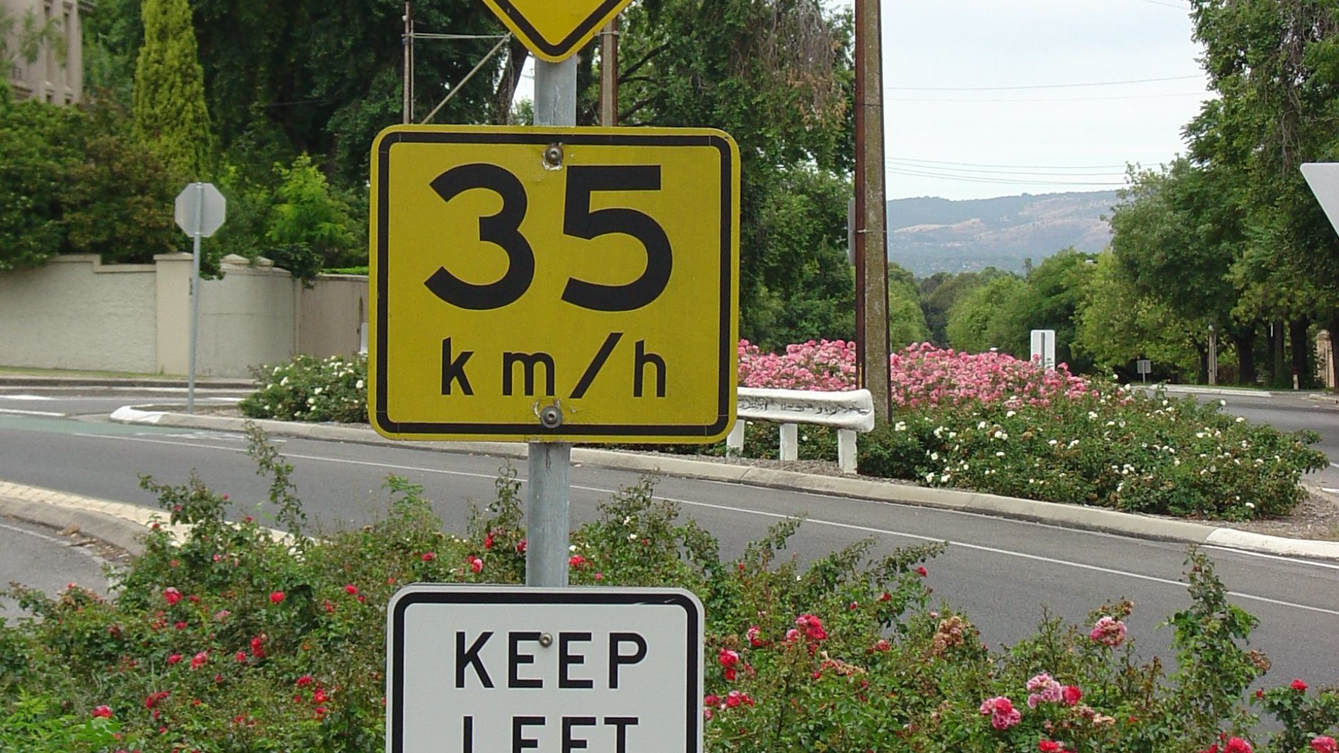 File:Australian Speed Advisory Sign.jpg