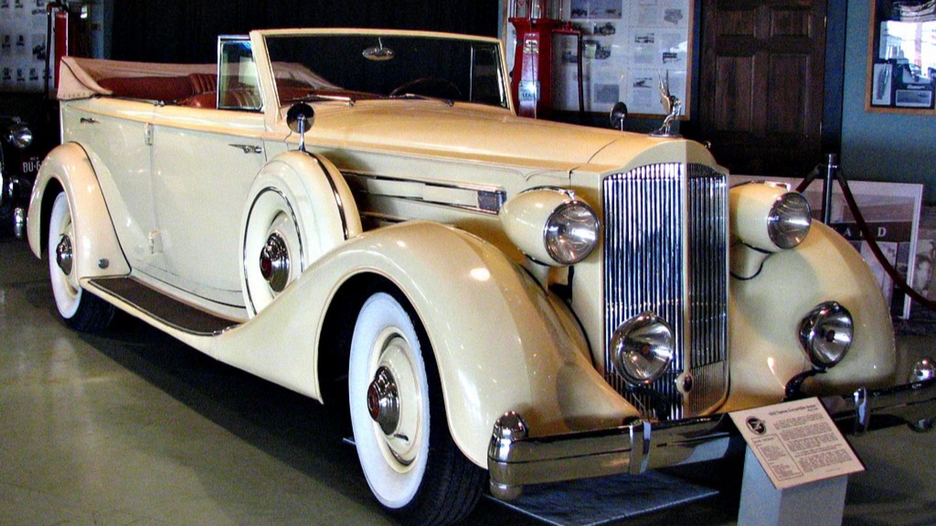 File:1933 Packard 12-cylinder Touring Sedan.jpg