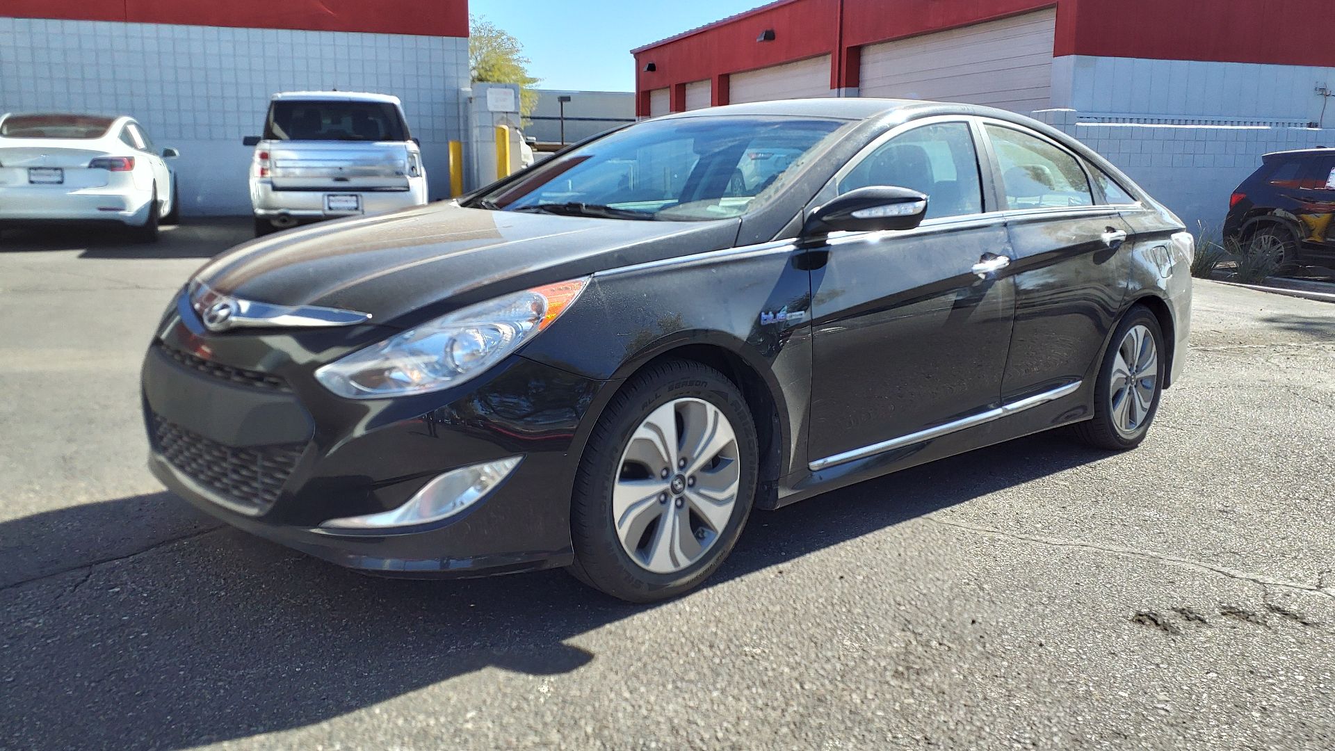 File:15 Hyundai Sonata Hybrid Limited.jpg