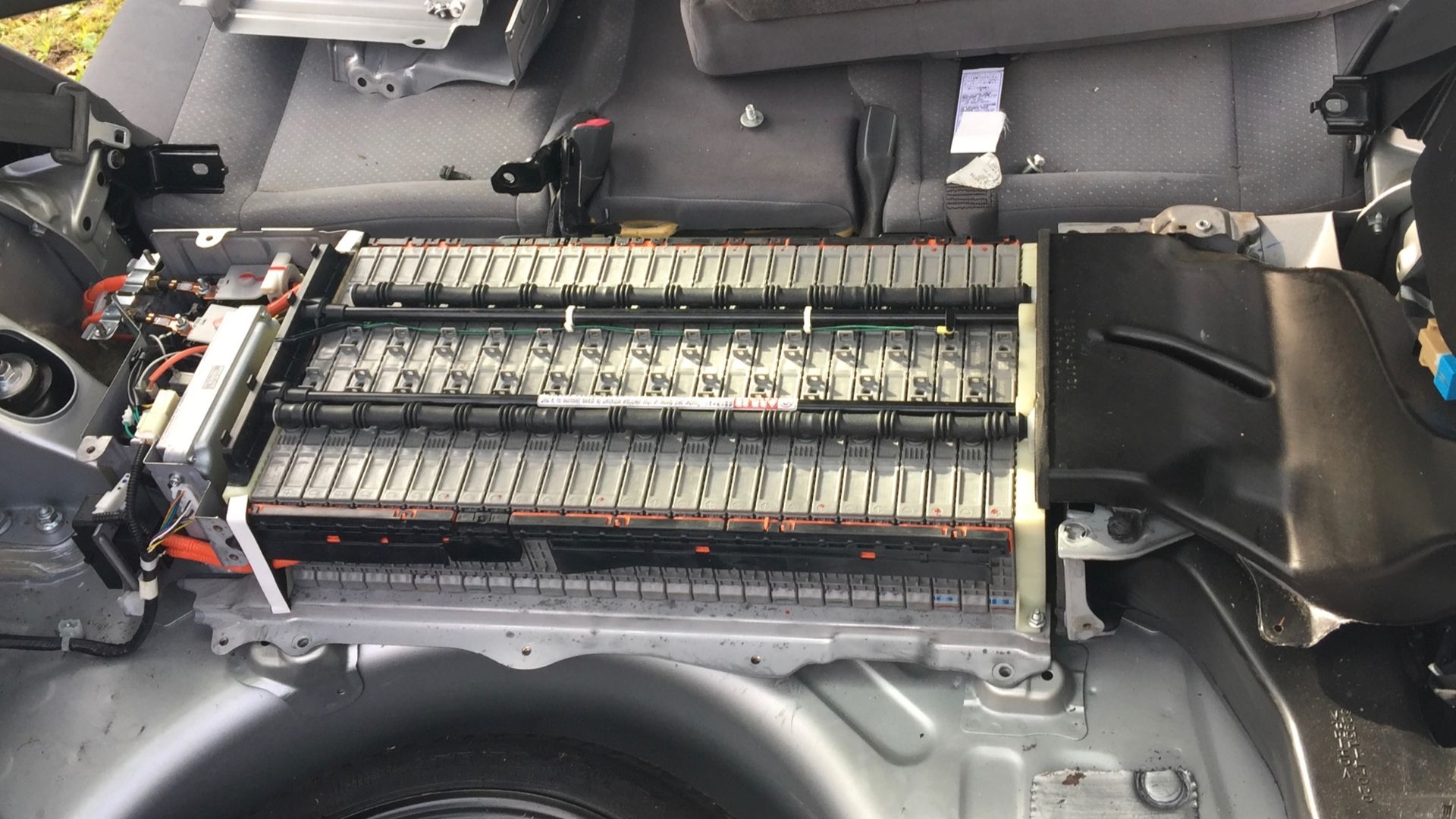 File:Prius 2005 Hybrid battery.jpg