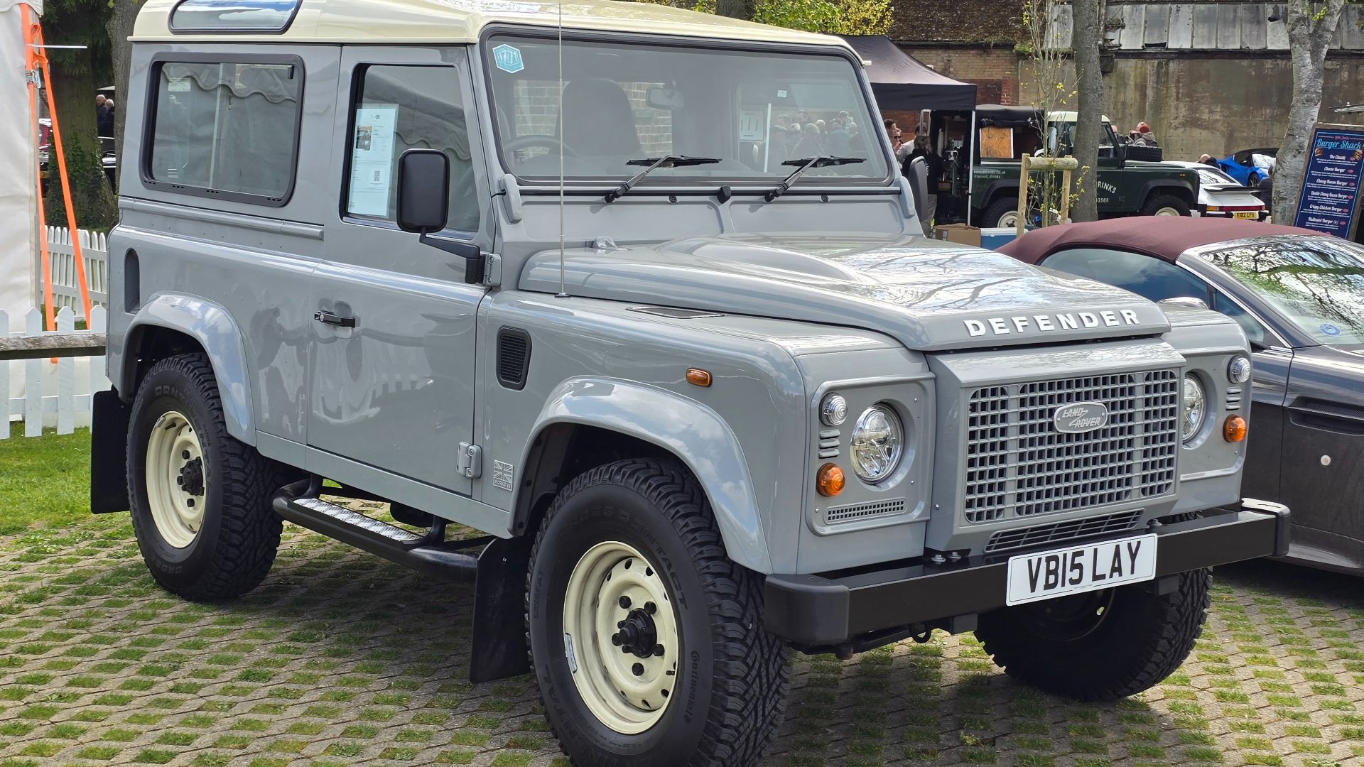 File:2015 Land Rover Defender Classic V8 Works Islay Edition.jpg