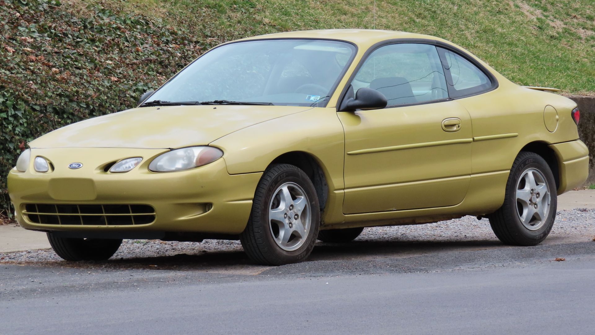 File:2000 Ford Escort ZX2, front left, 03-25-2021.jpg
