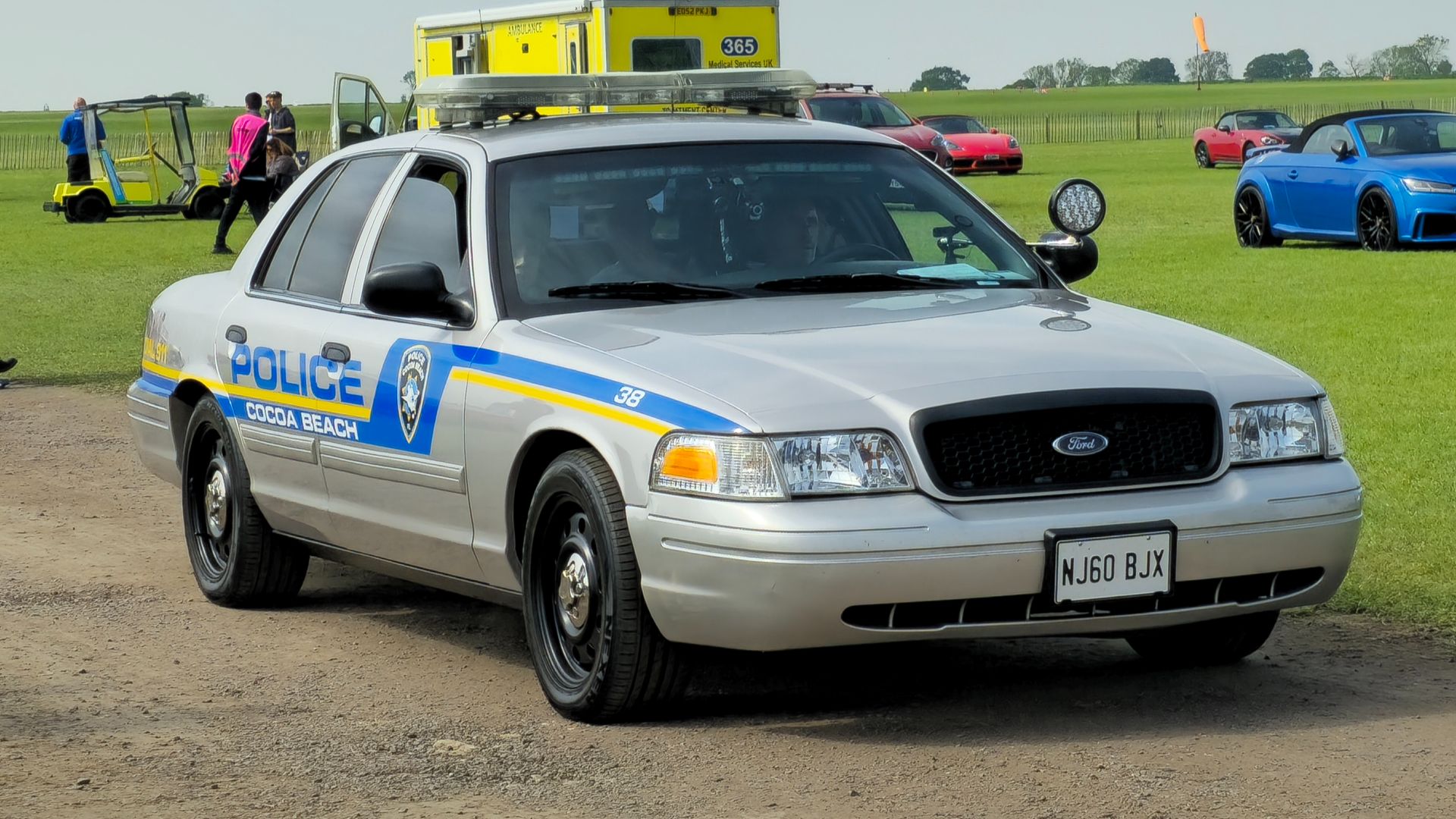 File:2010 Ford Crown Victoria Police Cruiser 2.jpg