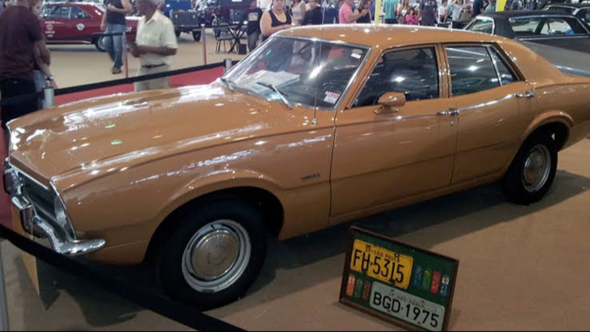 File:1975 Ford Maverick Super 4dr.jpg