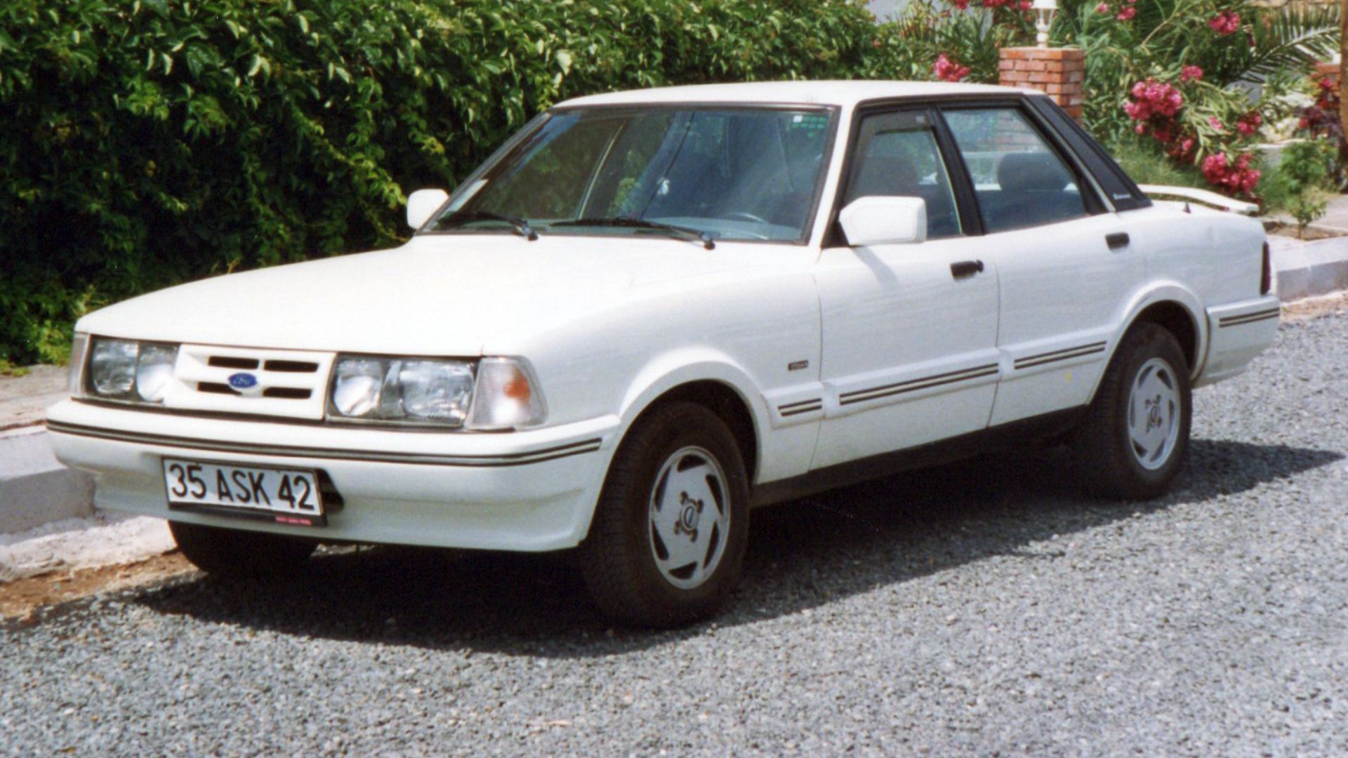 File:Ford Taunus GTS turkey front.jpg