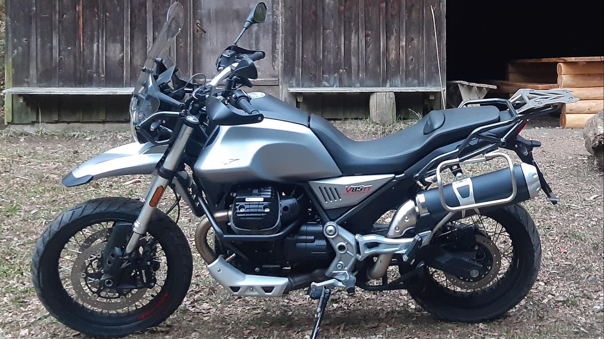 File:Moto Guzzi V85 Atacama Gray.jpg