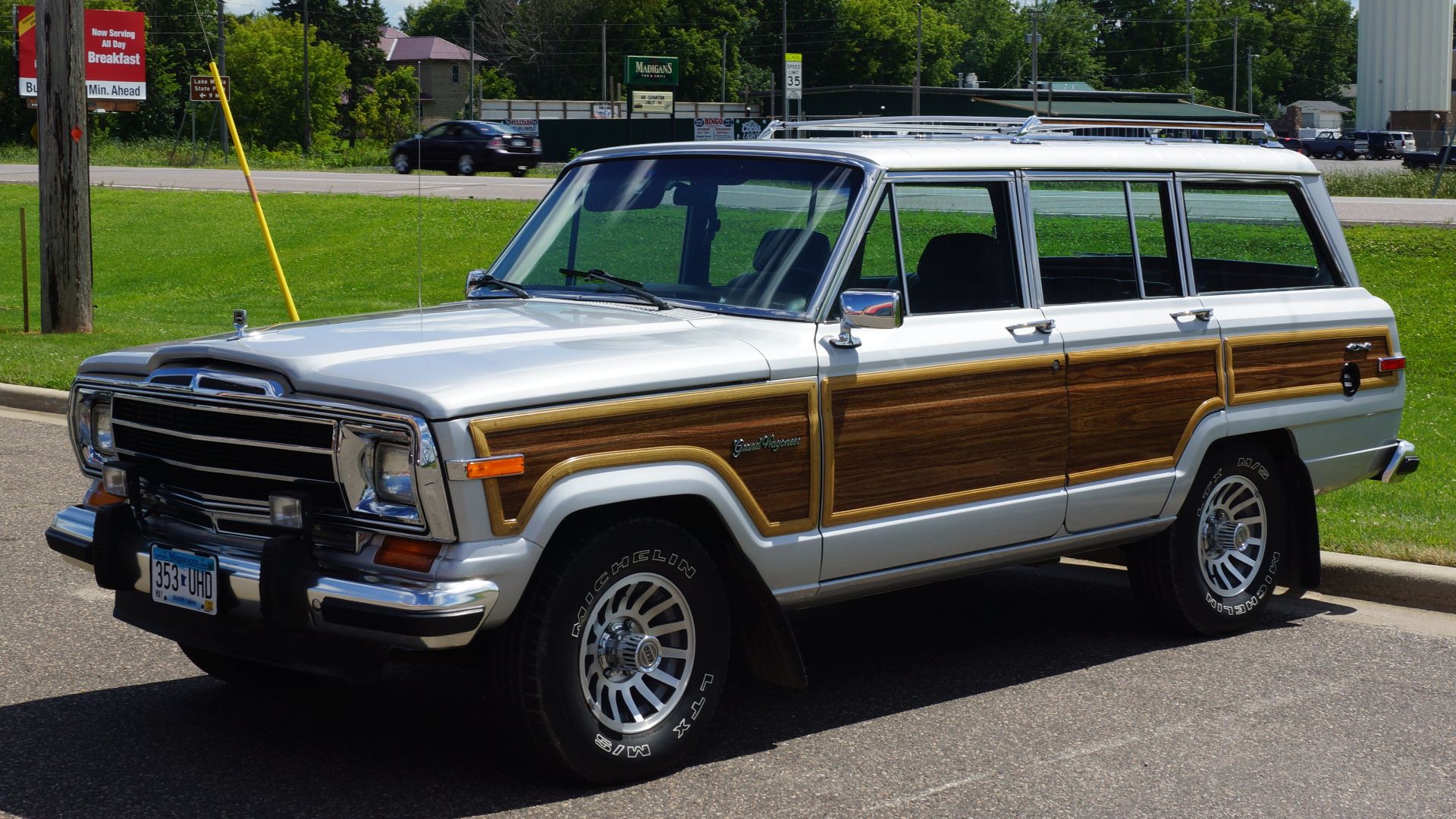 File:1990 Jeep Grand Wagoneer (28459801253) (cropped).jpg