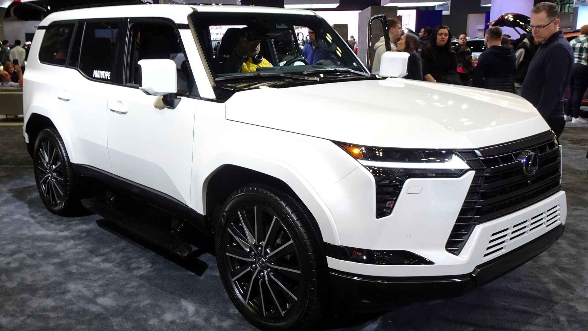 File:2024 Lexus GX 550 (United States) front view.jpg