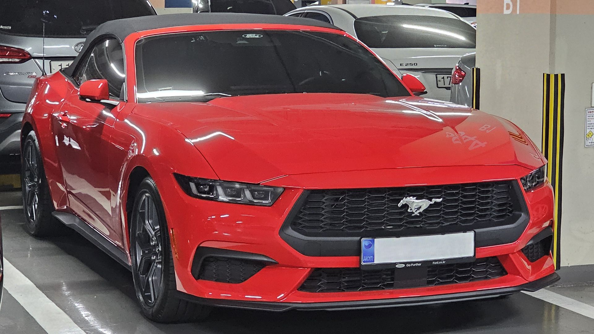 File:Ford Mustang Convertible 2.3L EcoBoost Premium S650 Race Red (3).jpg