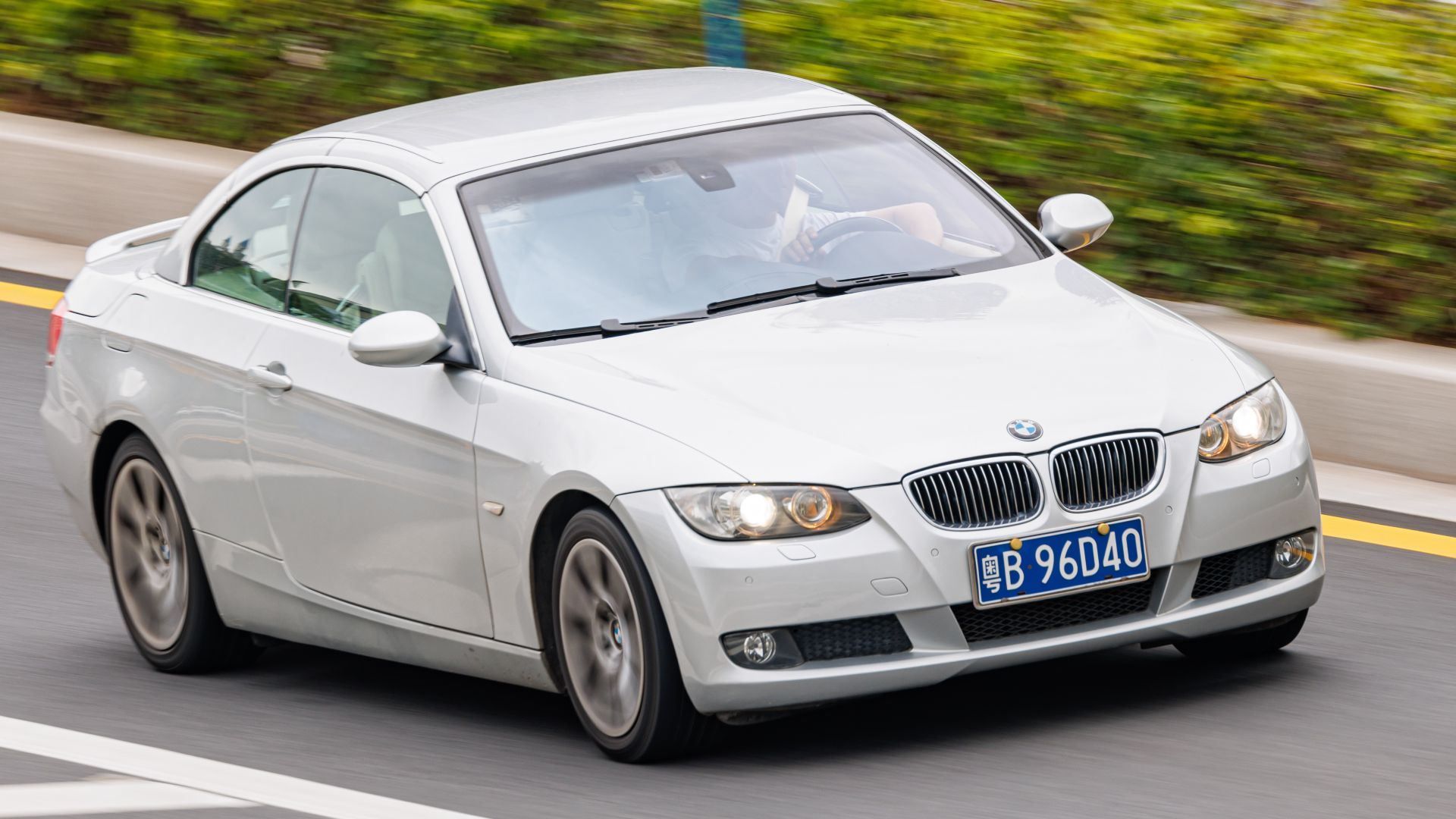 File:BMW 3 SERIES CONVERTIBLE (E93) China.jpg