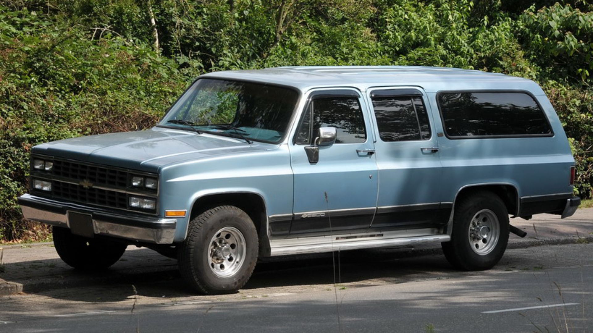 File:Chevrolet Suburban; Late-1980's - Flickr - FaceMePLS.jpg