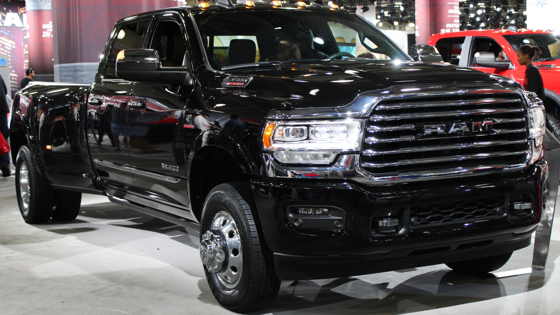 File:2019 Ram 3500 Heavy Duty Turbo Diesel with Cummins engine front NYIAS 2019.jpg