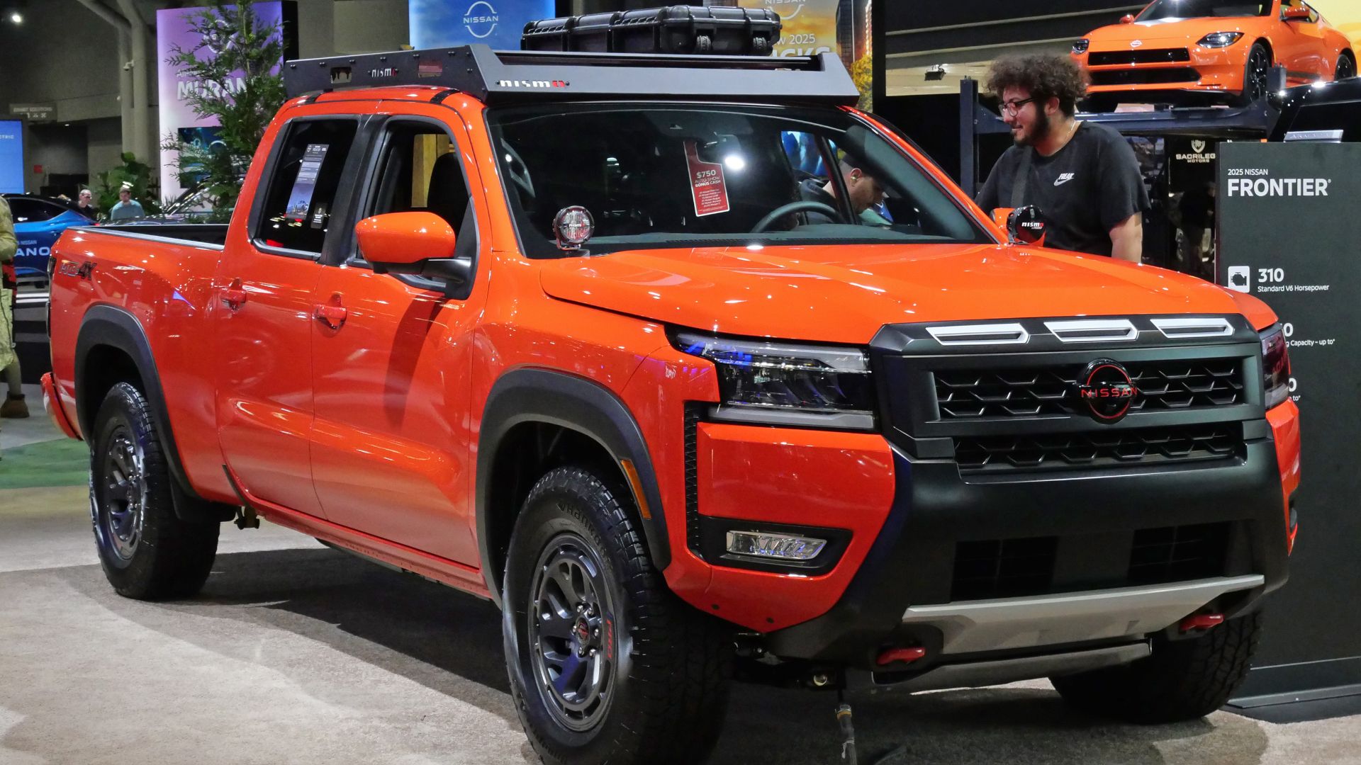 File:2025 Nissan Frontier Pro-4X, front NYIAS 2025.jpg