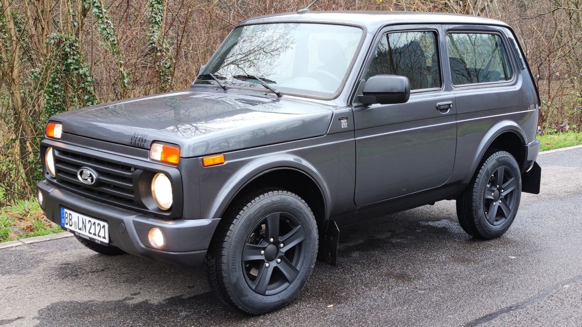 File:2021 AwtoWAS 21214 Lada Niva Legend Urban Sondermodell Black.jpg