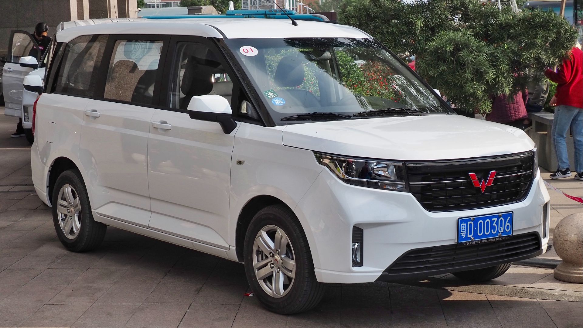 File:2019 Wuling Hongguang Plus.jpg
