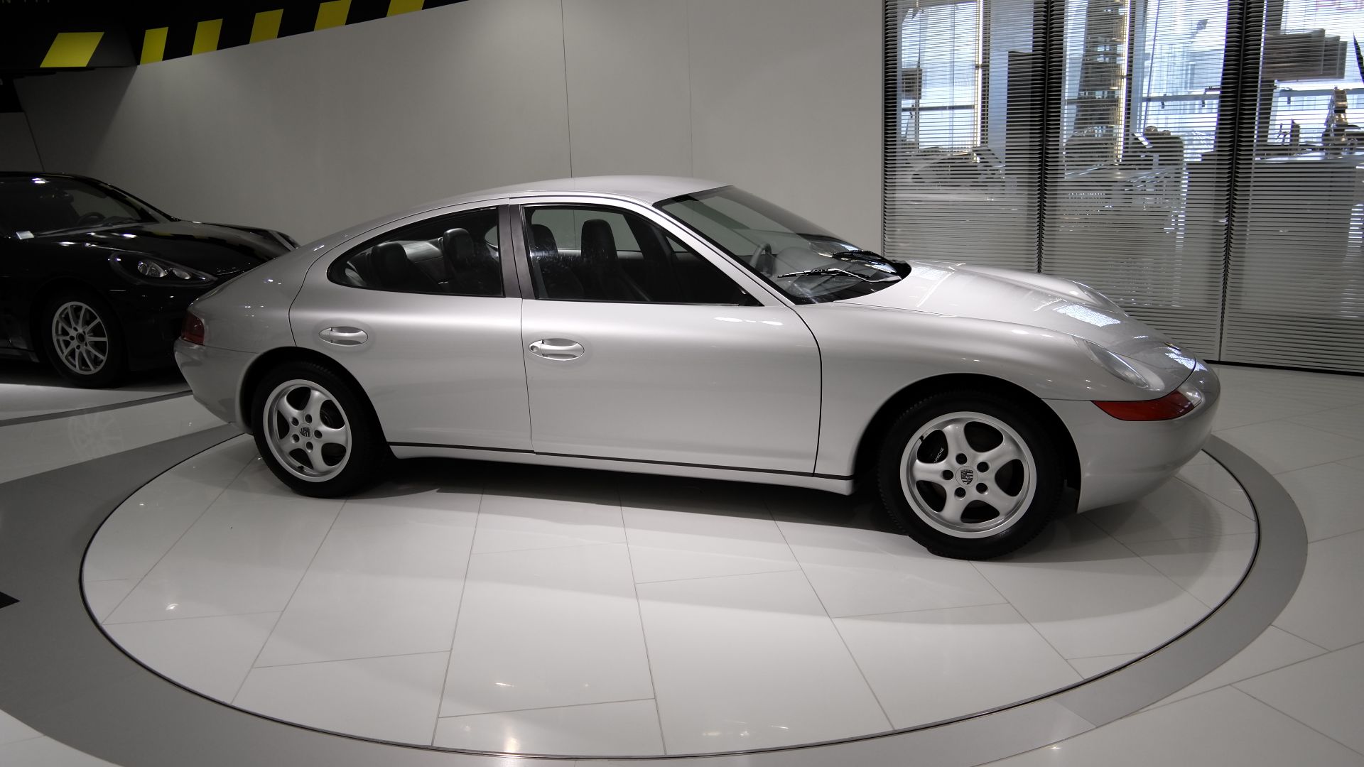 File:Porsche 989 Prototyp Seitenansicht.jpg