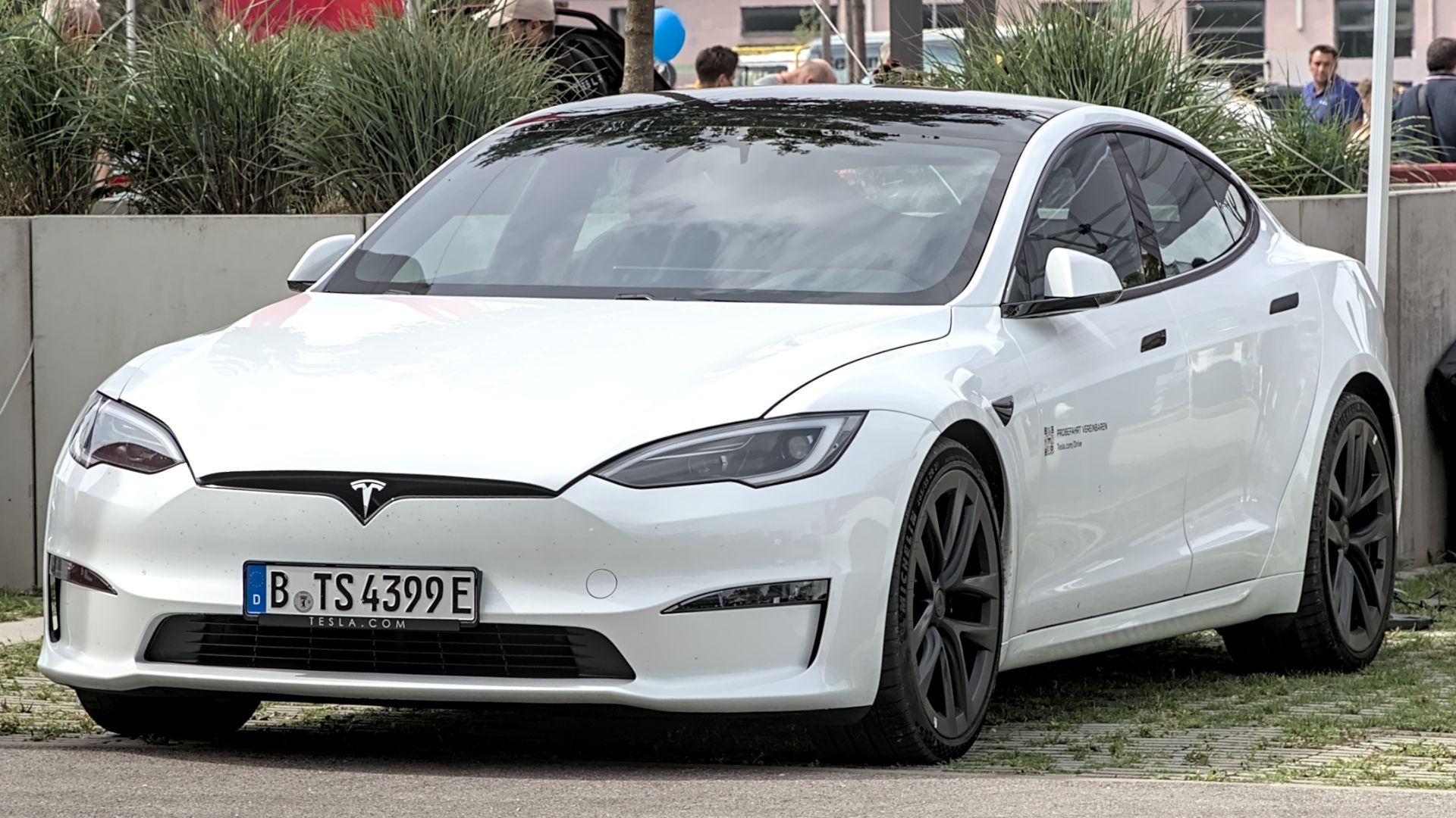 File:Tesla Model S (2023) Motorworld Munich 1X7A0025.jpg