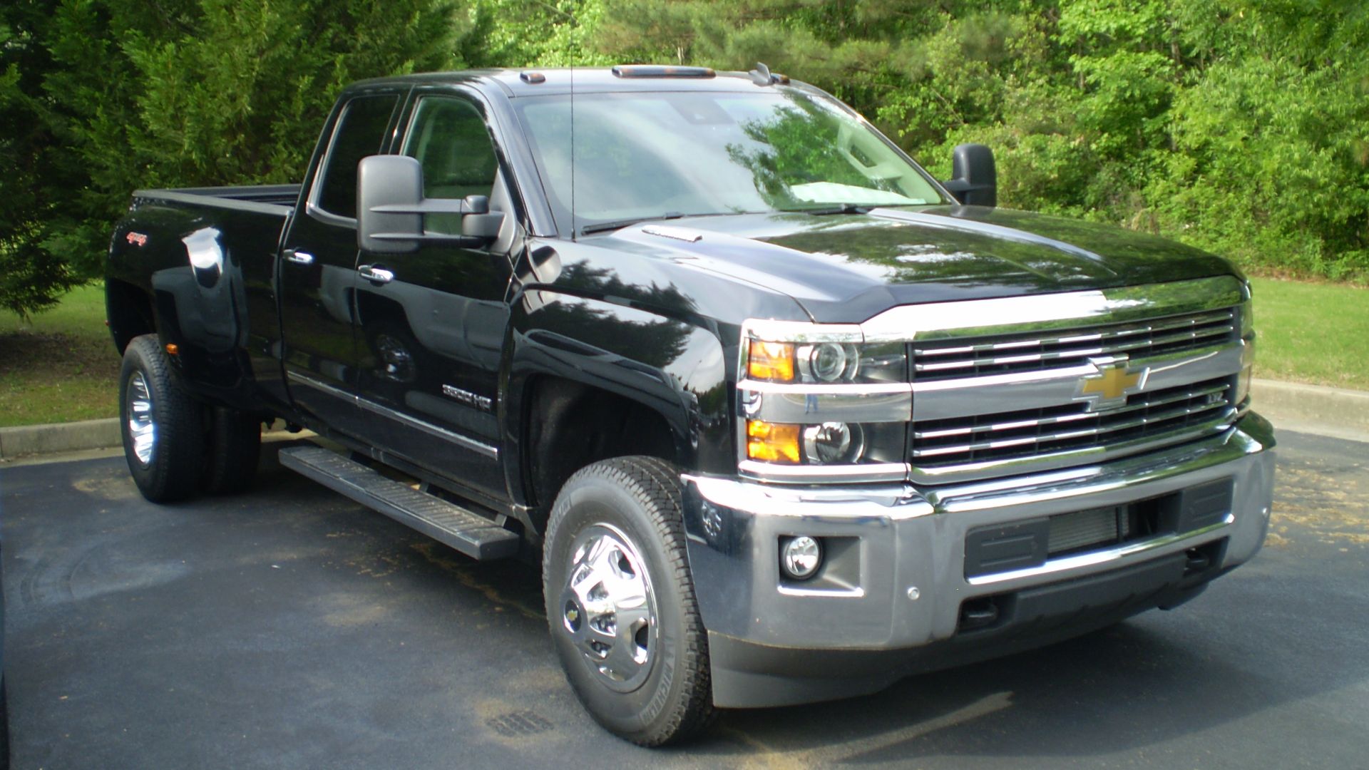 File:2015 chevrolet silverado ltz double cab 3500 hd (observe).JPG
