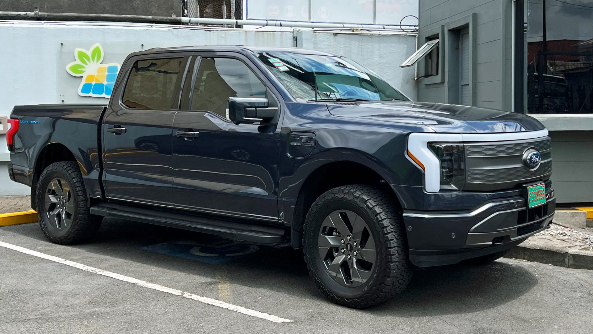 File:Ford F-150 Lightning CRI 05 2023 3640.jpg