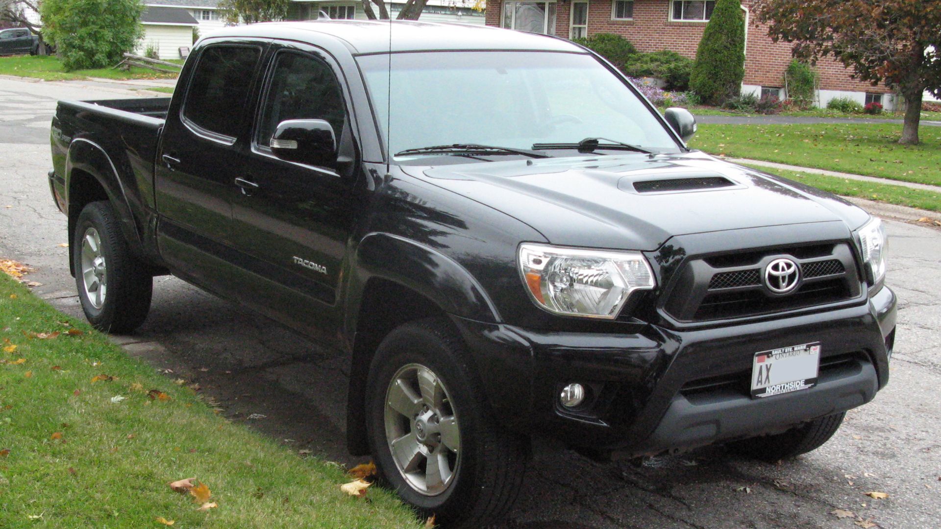 File:2015 Toyota Tacoma Double Cab Long Bed, Front Right, 10-15-2020.jpg