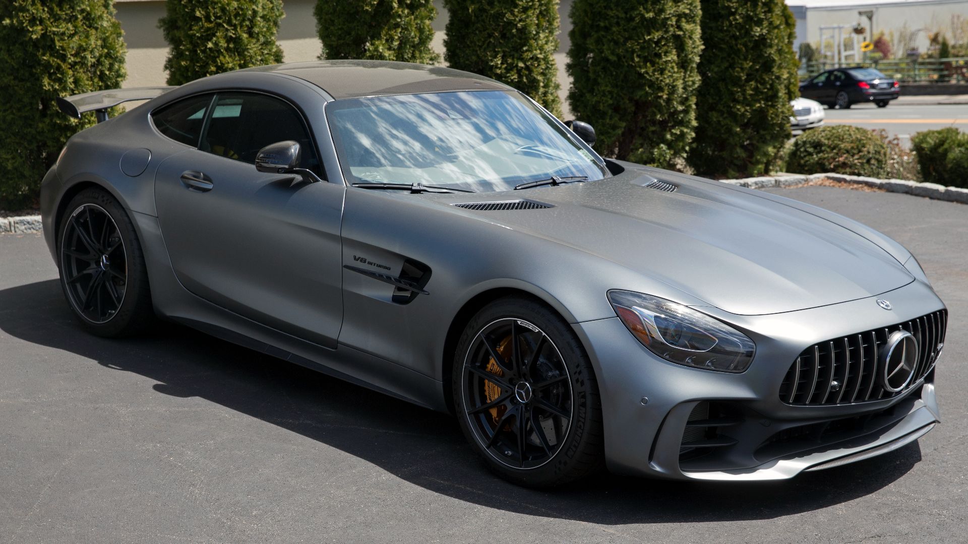 File:2018 Mercedes-Benz AMG GT-R, designo matte Selenite Grey Magno, front right.jpg