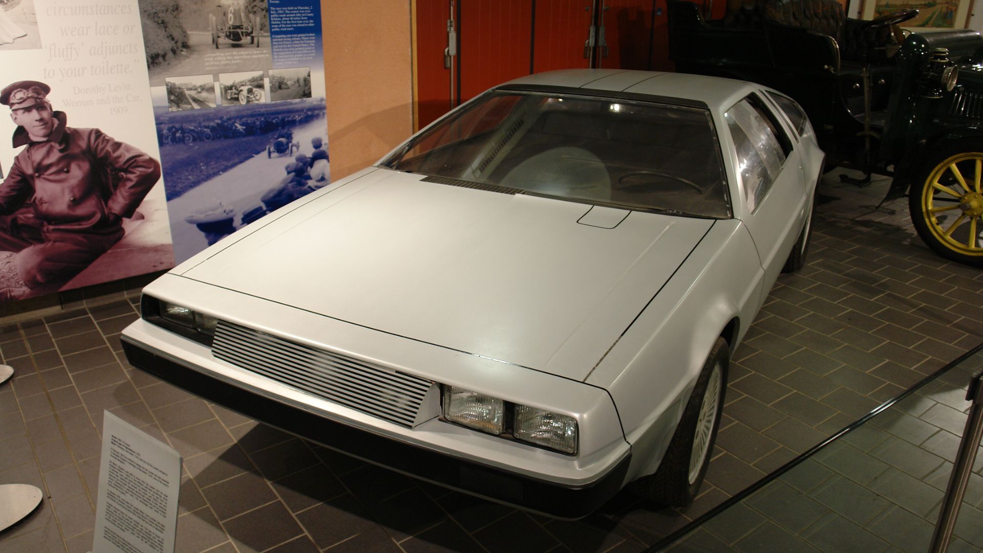 File:Ulster Transport Museum, Cultra, DMC-12 Coupe clay model of Italdesign, Moncalieri, Turin for the De Lorean Company, 1975 04.jpg