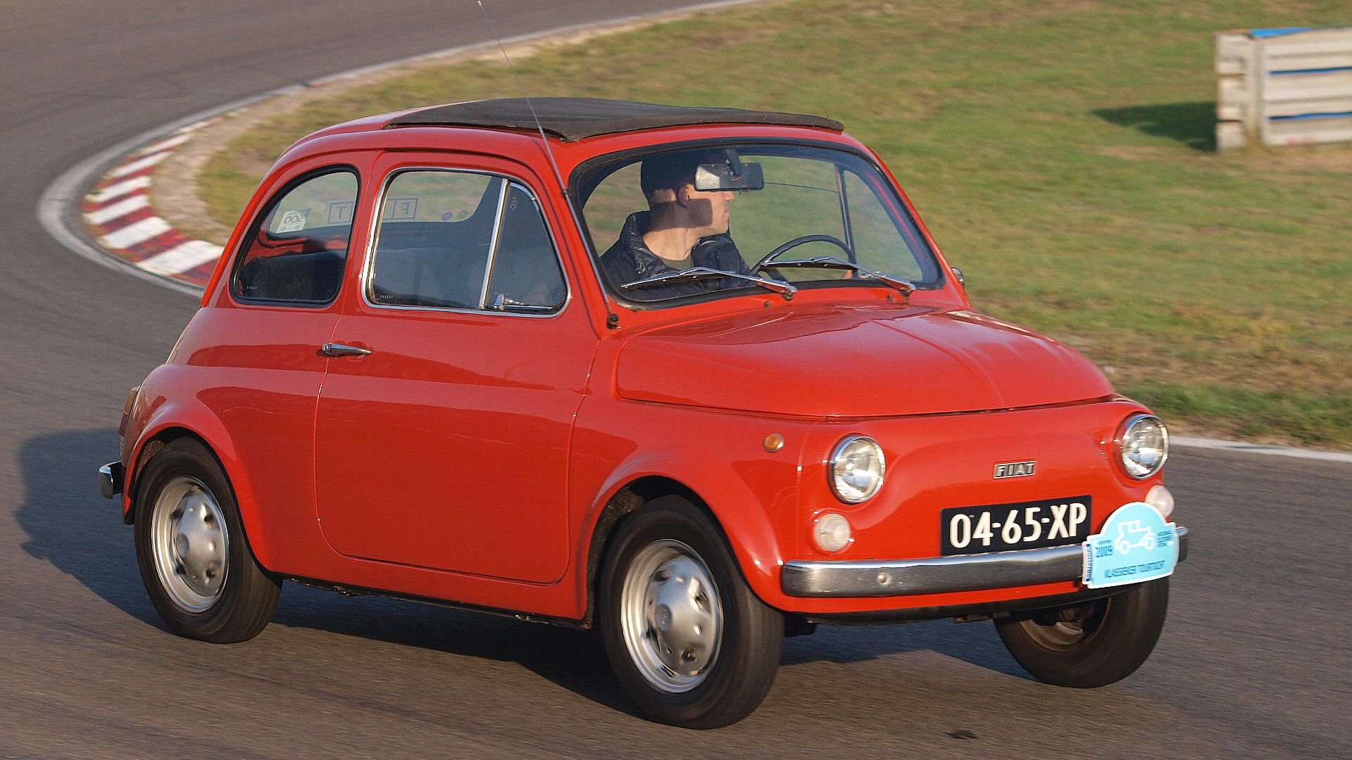 File:Fiat 500R dutch licence registration 04-65-XP.JPG