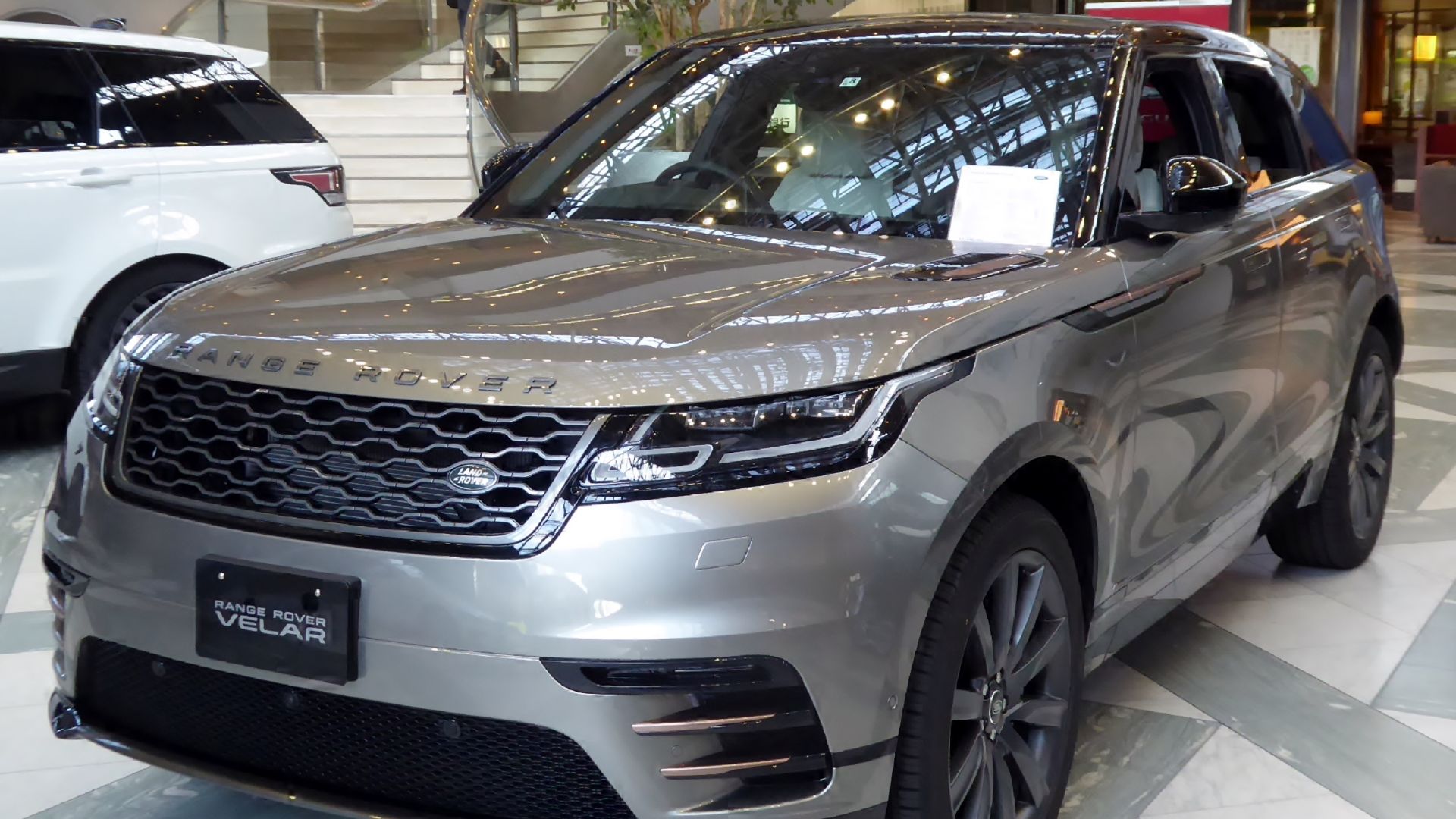 File:Land Rover RANGE ROVER VELAR R-DYNAMIC SE (CBA-LY3VA) front.jpg