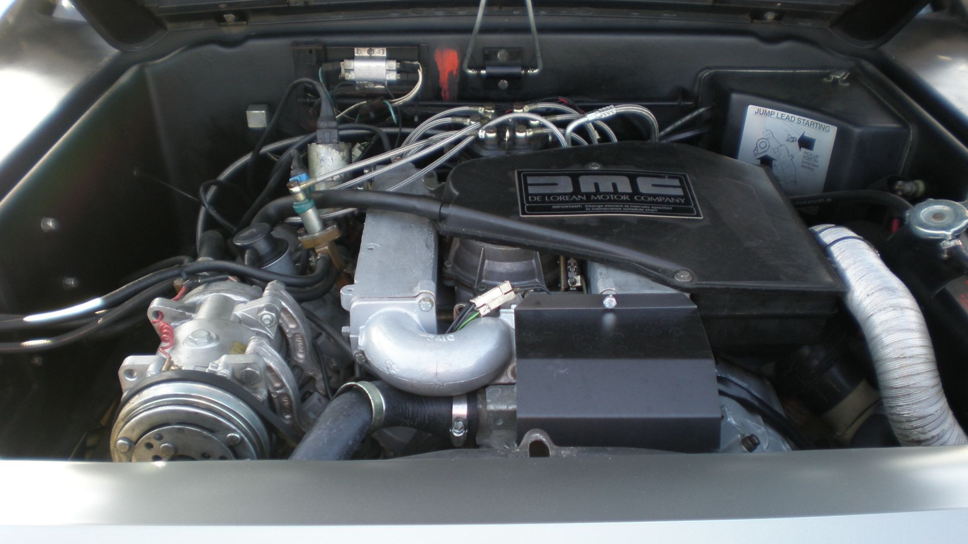 File:1982 DeLorean DMC-12 engine.JPG
