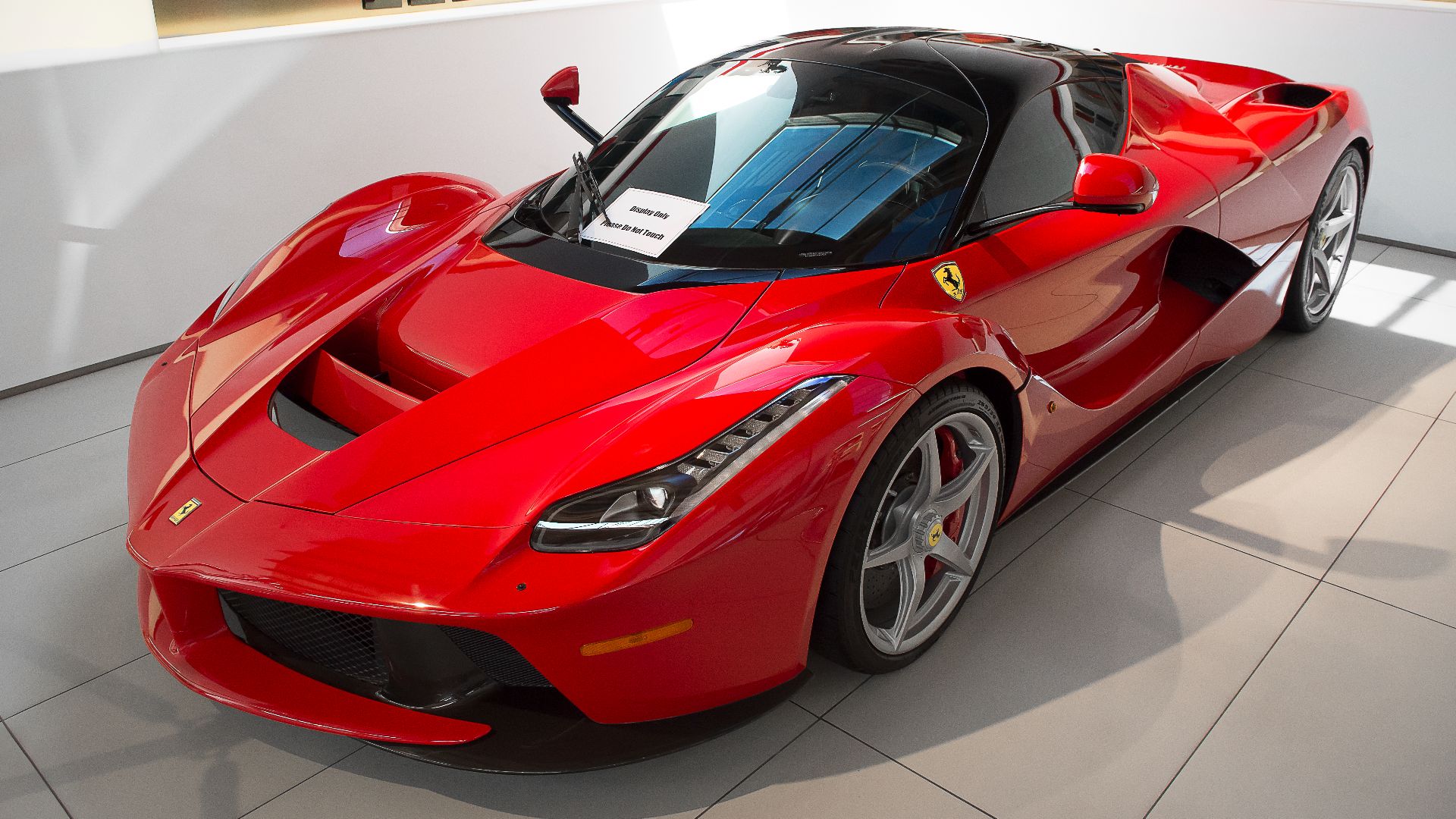 File:LaFerrari in Beverly Hills (14563979888).jpg