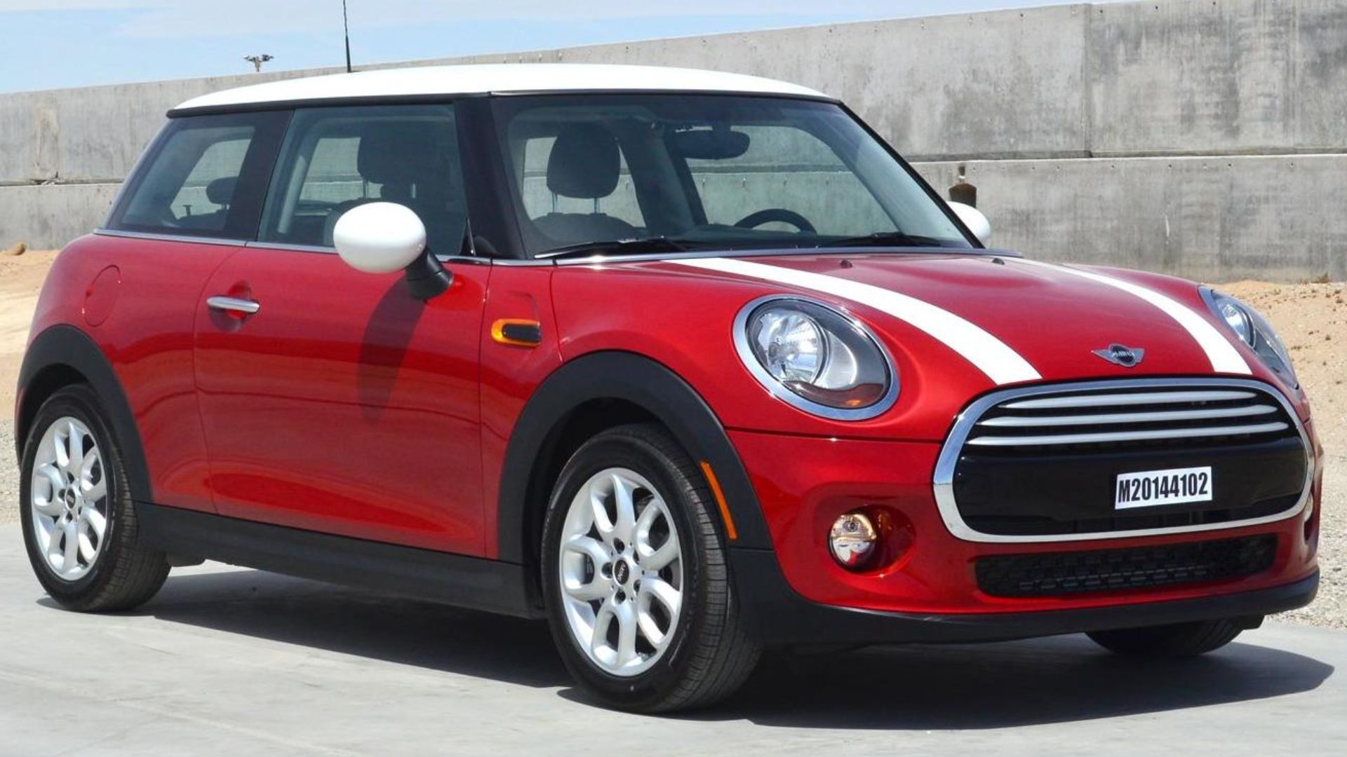 File:2014 MINI Cooper Hardtop -- NHTSA test 8883 - front.jpg