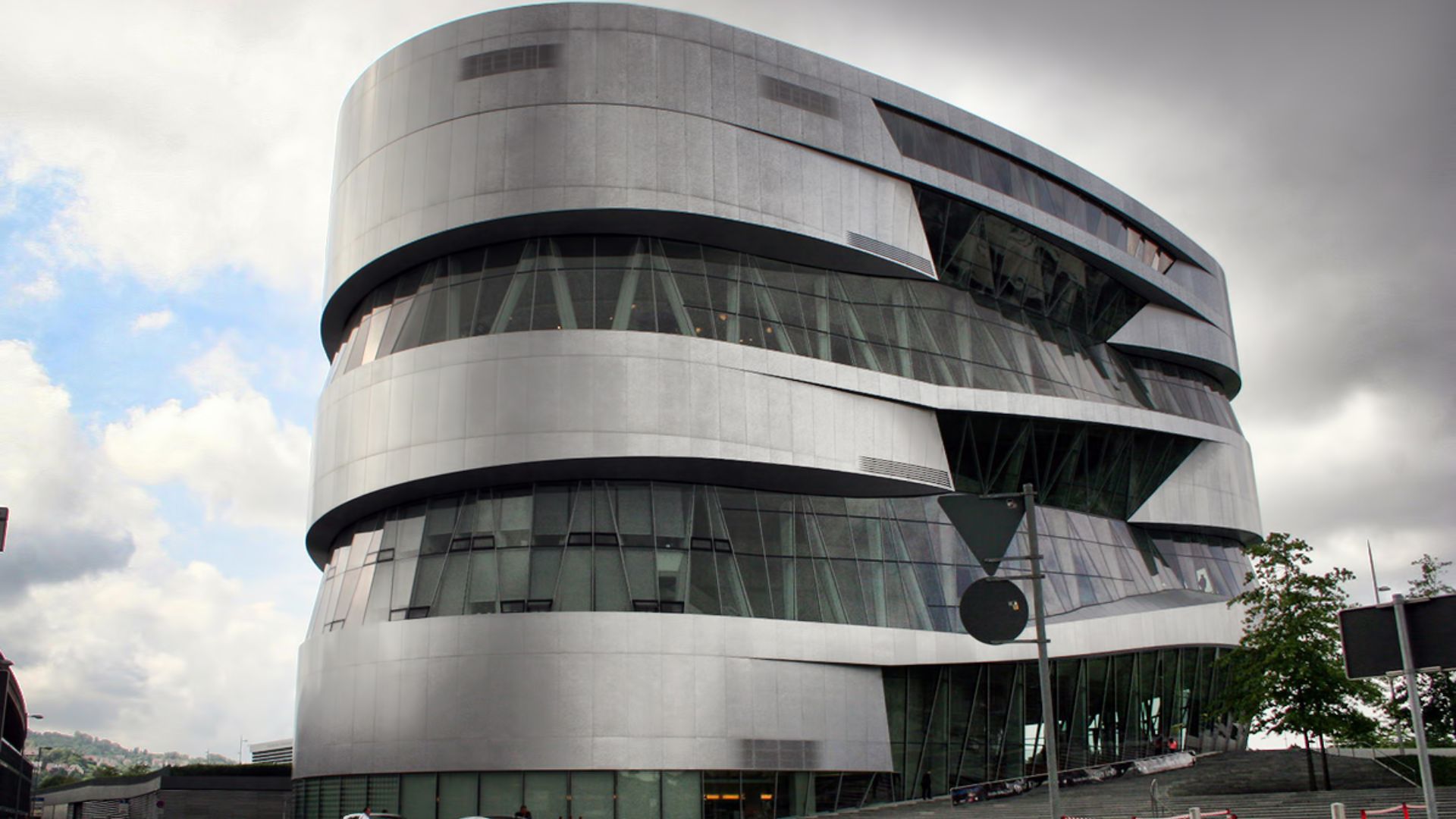 File:Mercedes Benz Museum, Stuttgart (9645874573).jpg