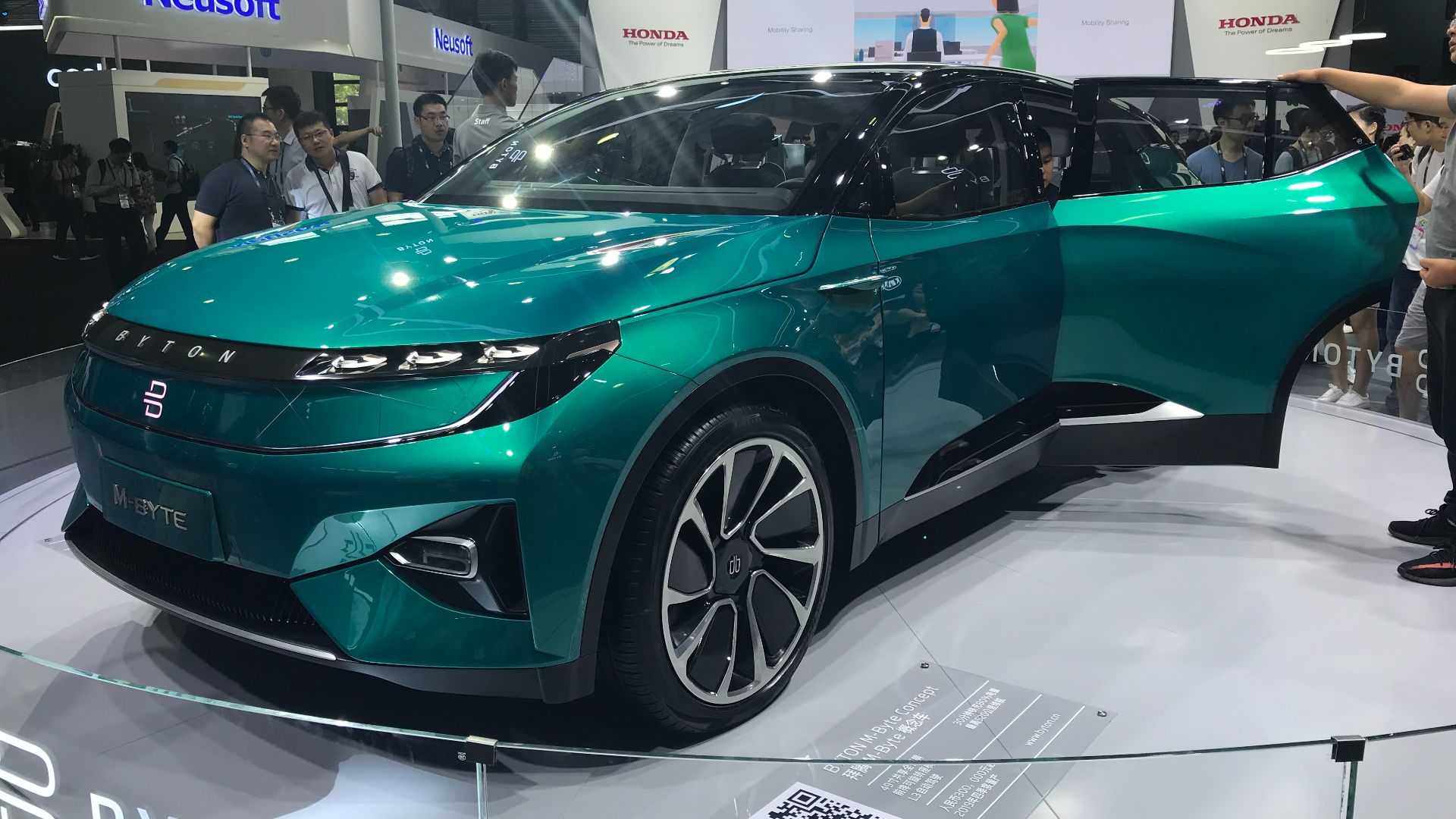 File:Byton M-Byte 002.jpg