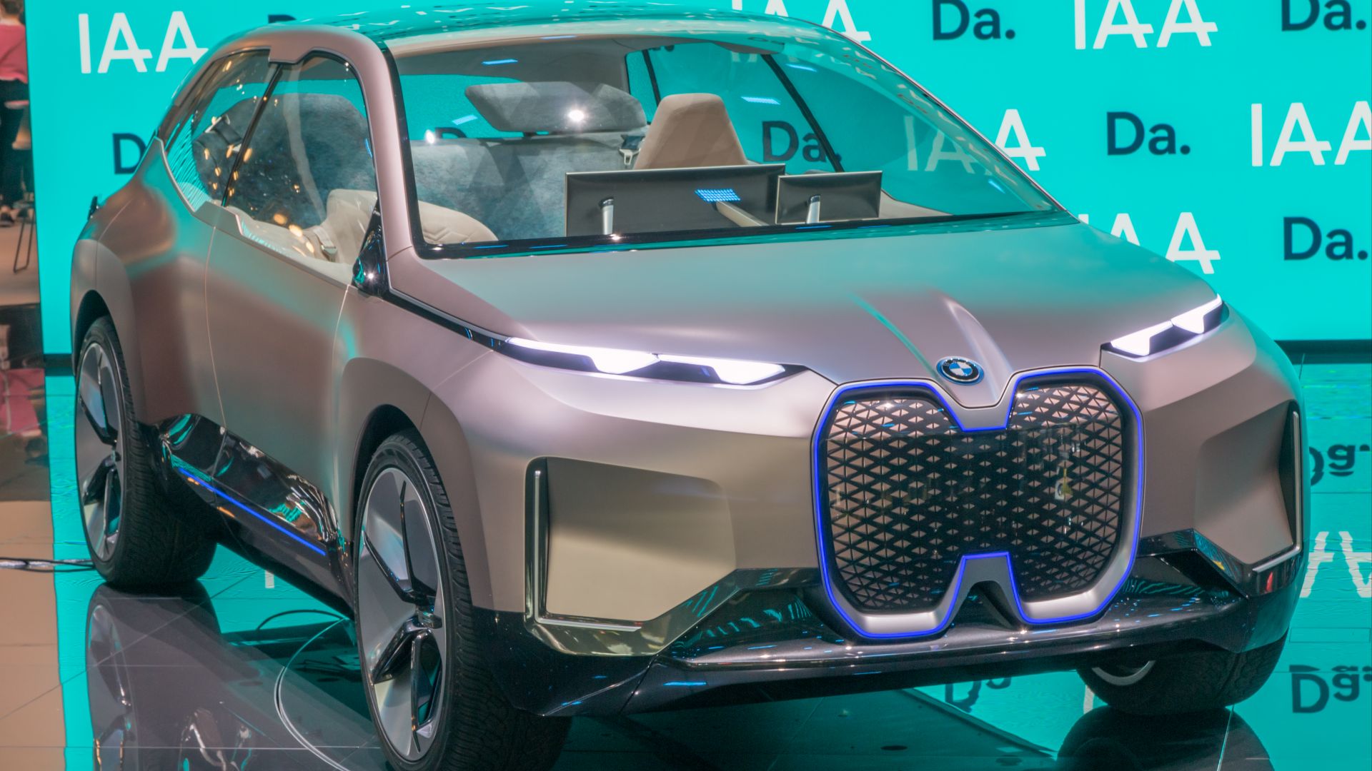 File:BMW iNEXT IAA 2019 JM 1413.jpg