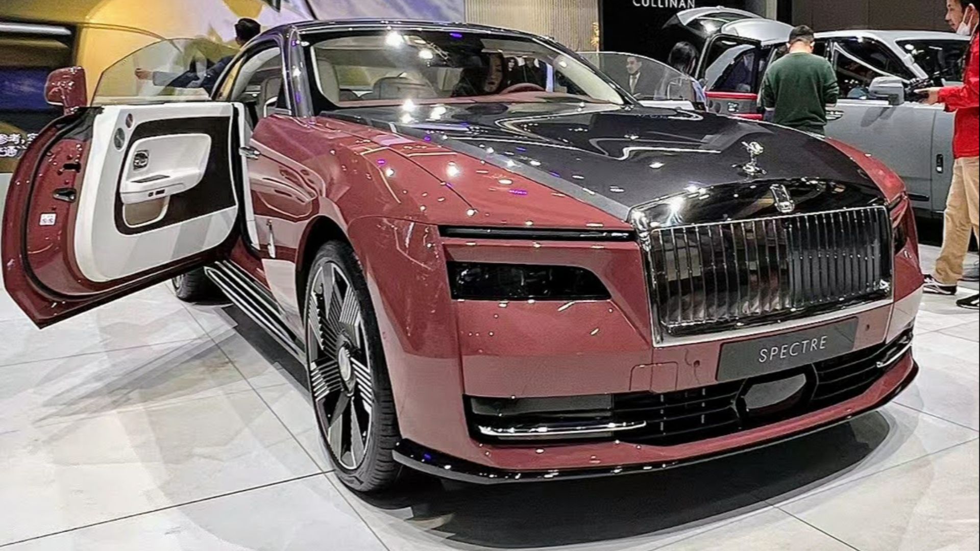 File:Rolls-Royce Spectre IMG01.jpg