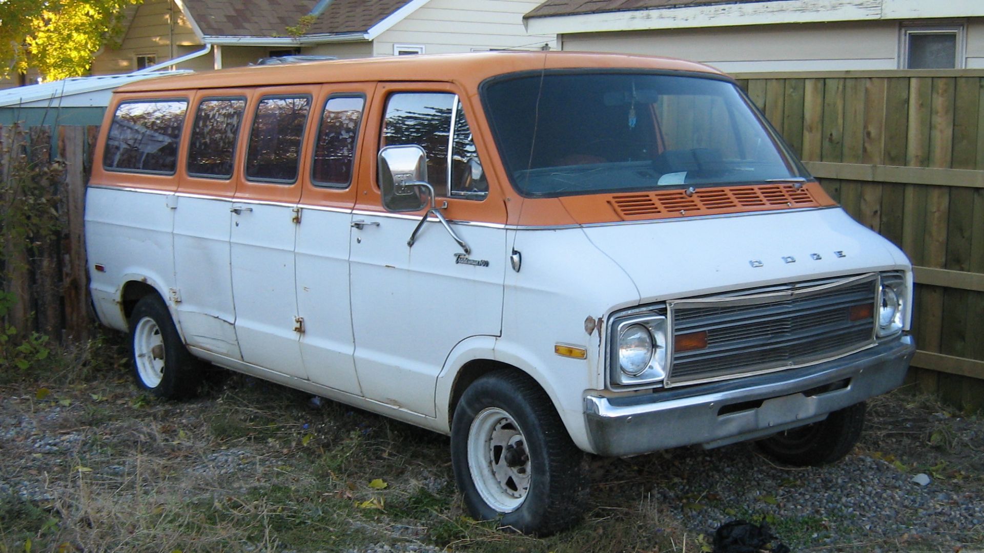 File:Dodge Tradesman 100 Van (1510831544).jpg