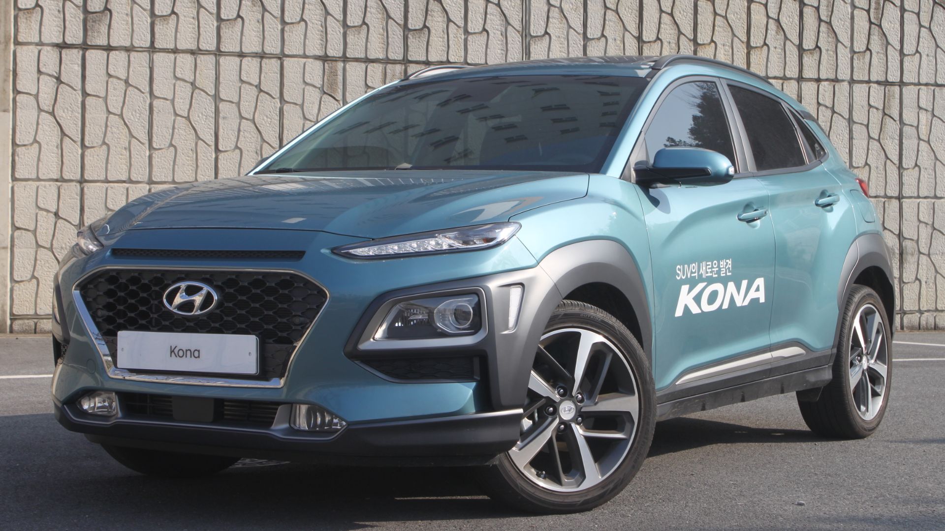 File:Hyundai kona front-side.jpg