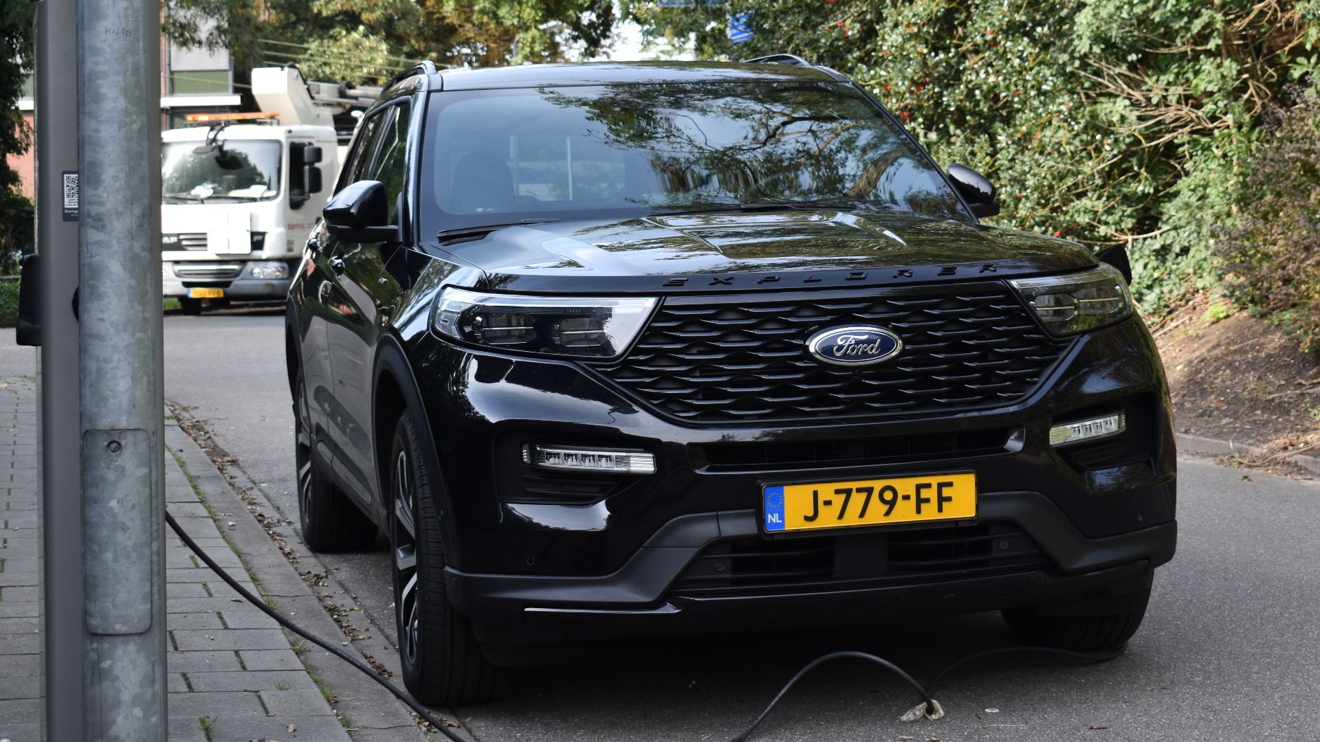 File:Ford Explorer PHEV (front view).jpg