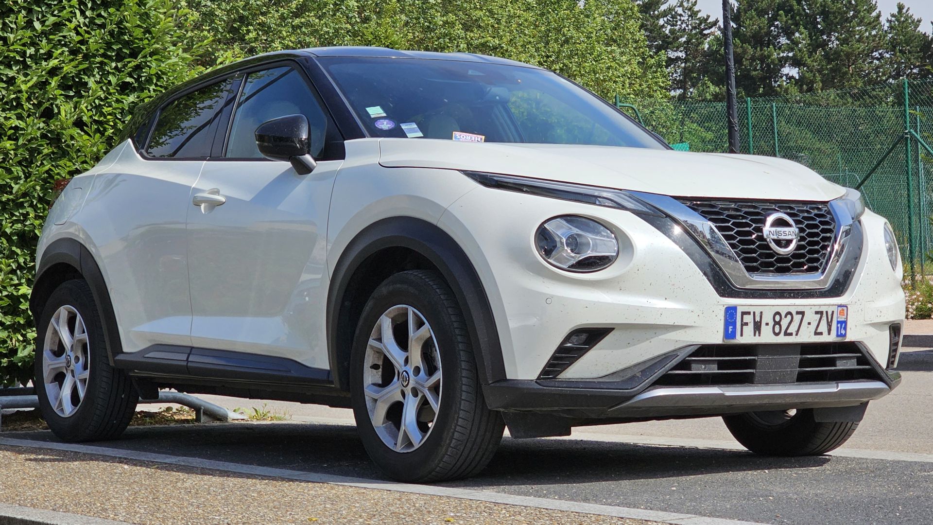 File:Nissan Juke F16 Arctic White with Pearl Black (2).jpg