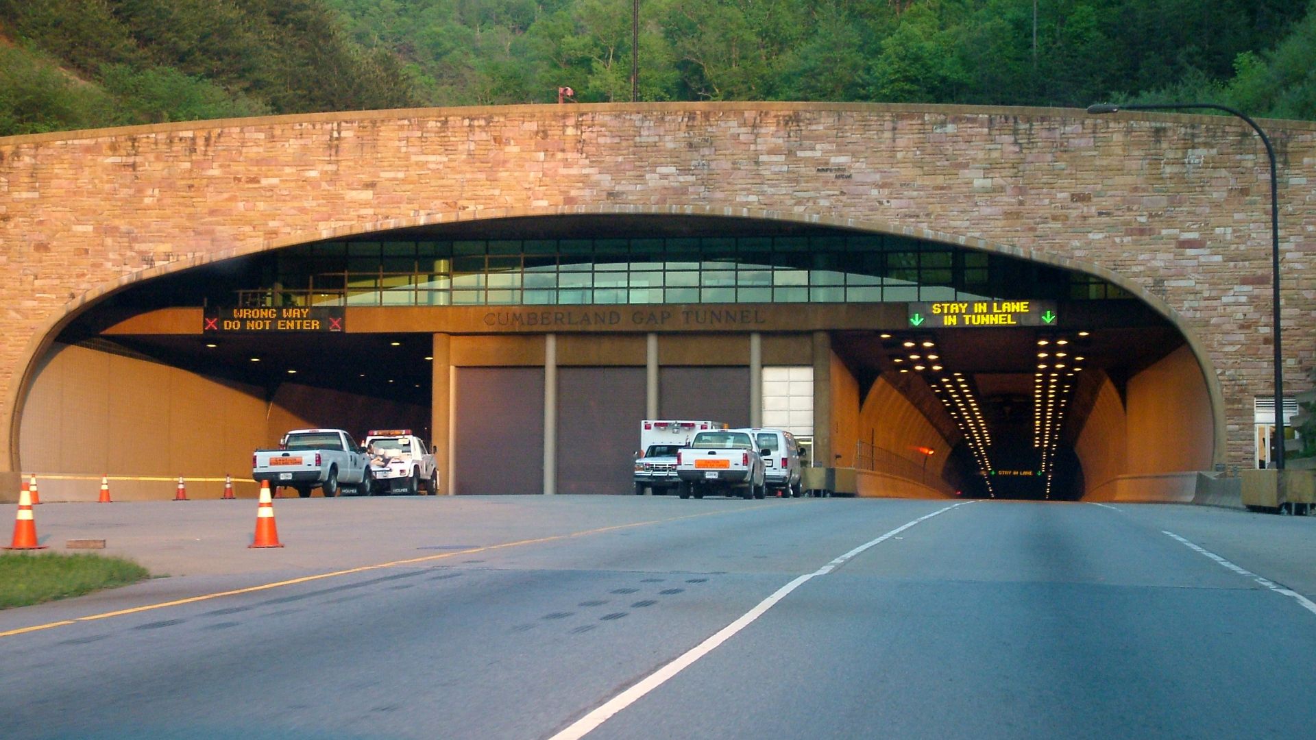 File:Cumberland Gap Tunnel.jpg