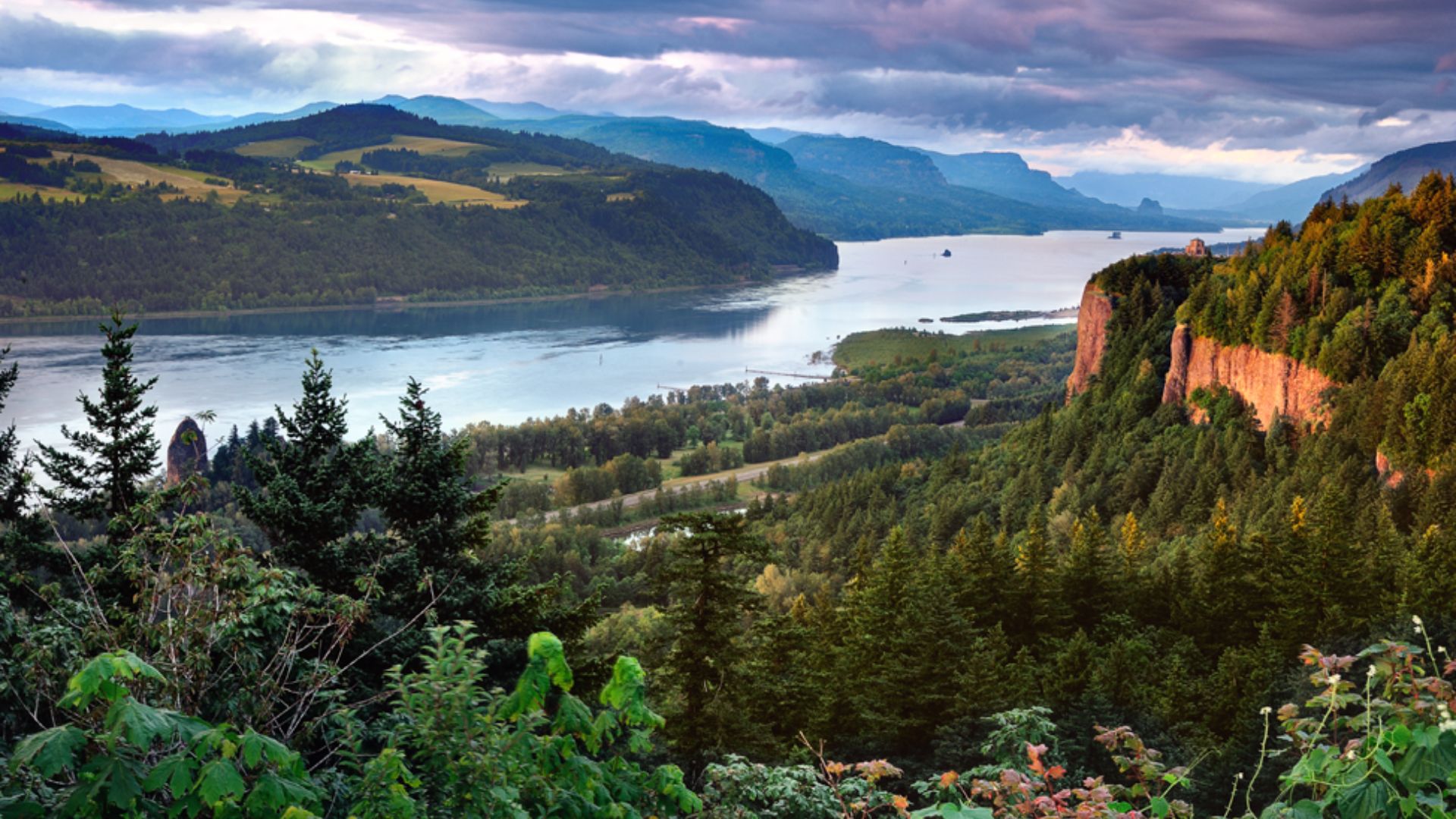 File:Columbia River Gorge (3).jpg
