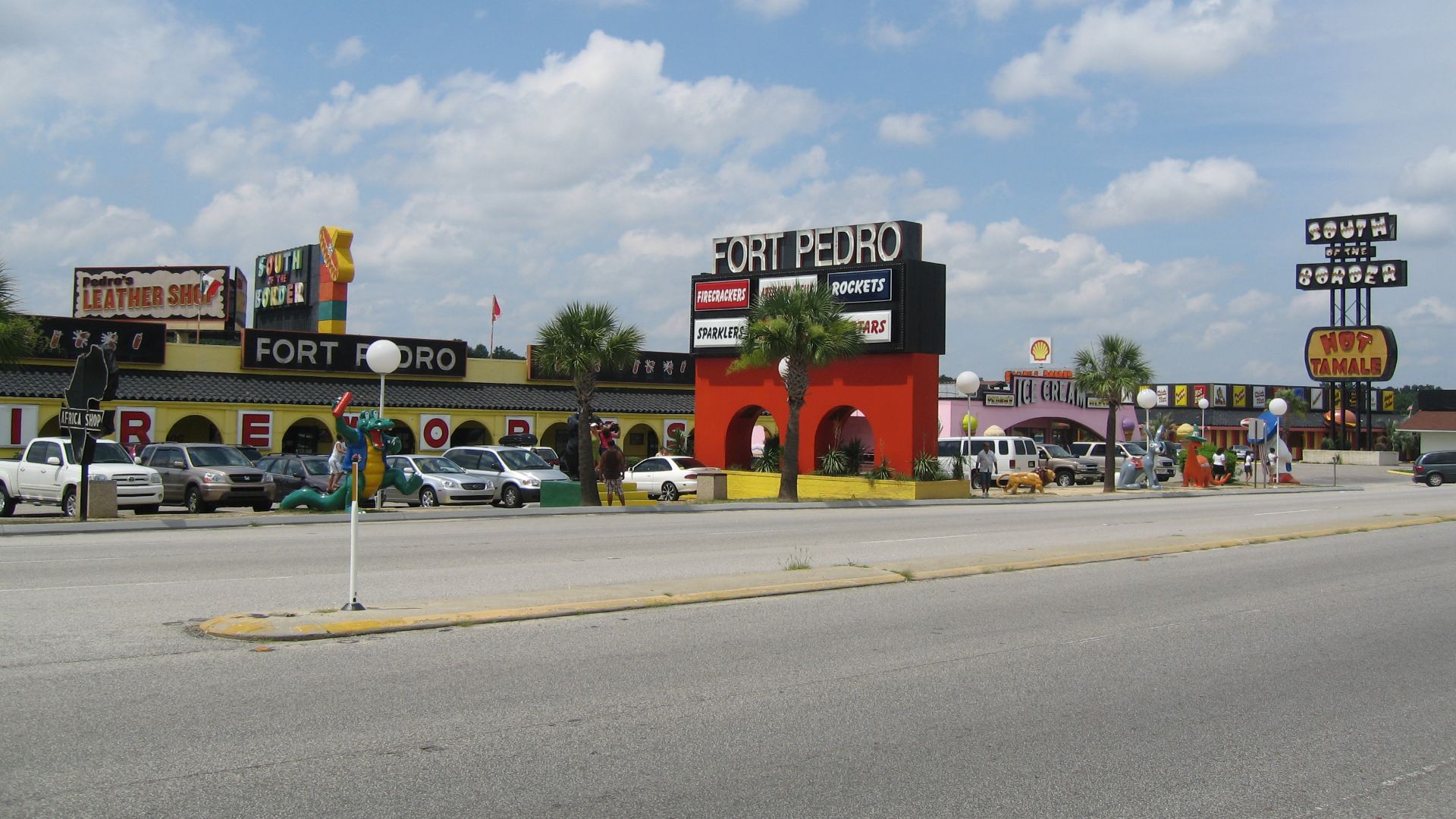 File:South of the Border (attraction) 2.jpg